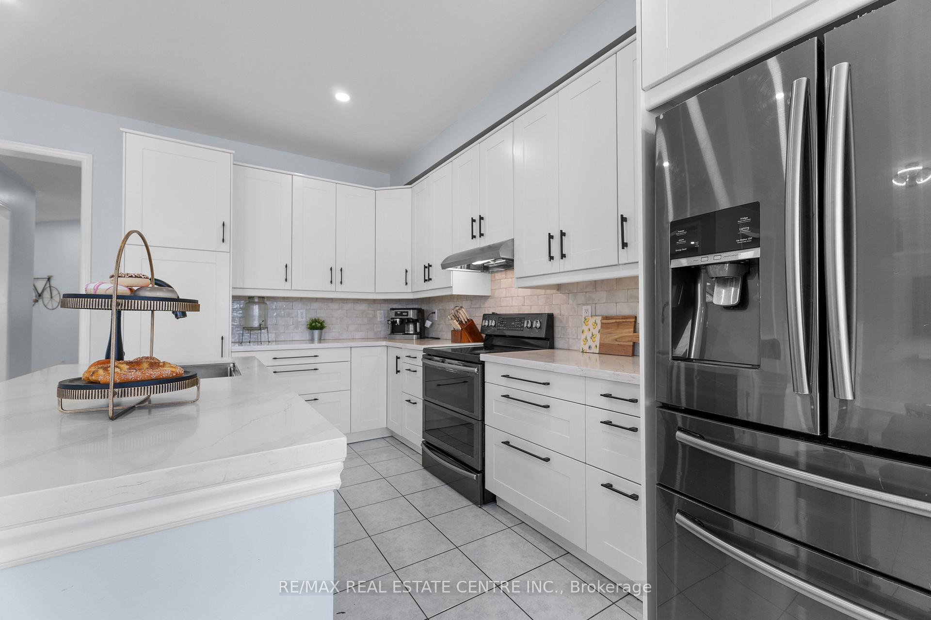 Photo 4 of 42 Zia Dodda Crescent, Brampton, Bram East — HOMEH