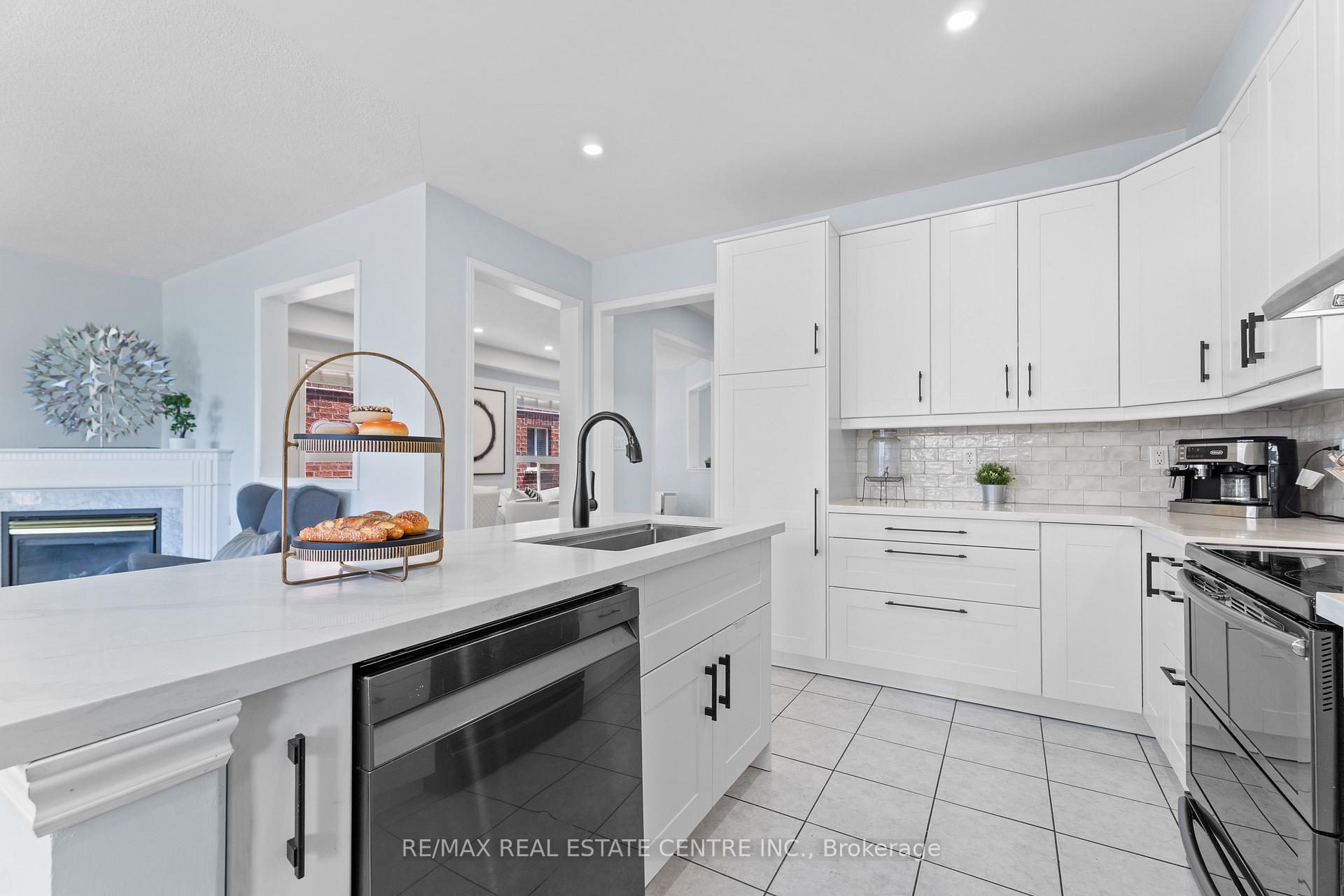 Photo 3 of 42 Zia Dodda Crescent, Brampton, Bram East — HOMEH