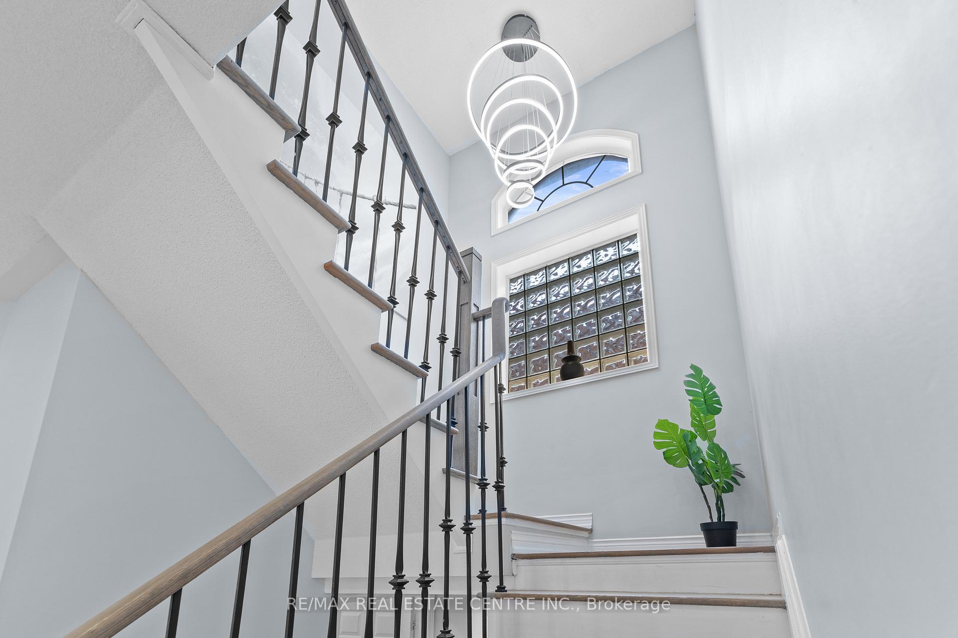 Photo 12 of 42 Zia Dodda Crescent, Brampton, Bram East — HOMEH