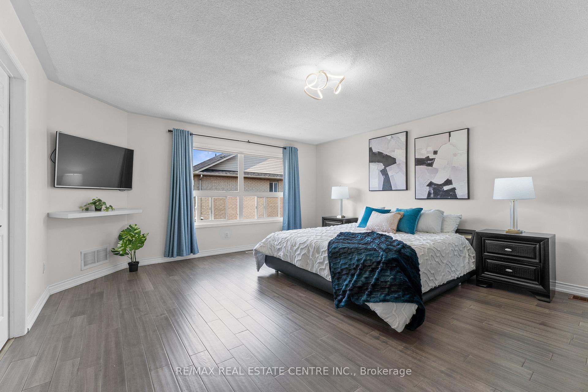 Photo 13 of 42 Zia Dodda Crescent, Brampton, Bram East — HOMEH