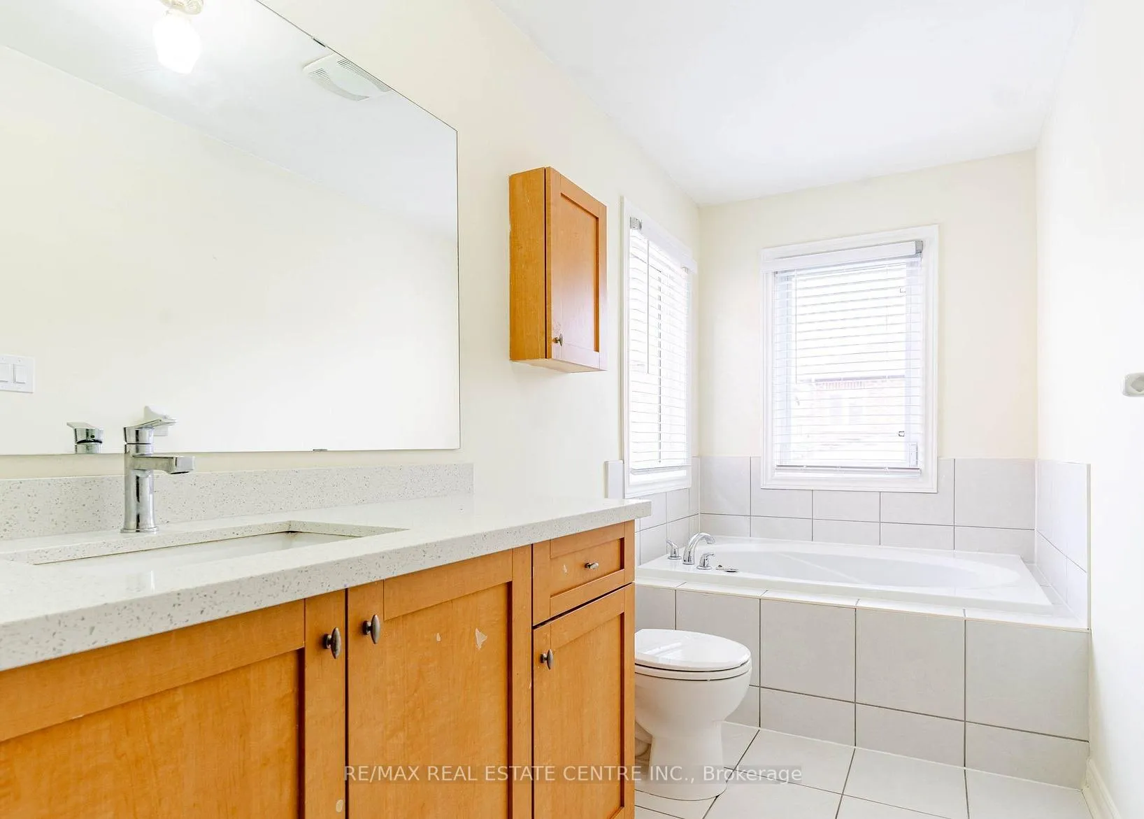 Photo 10 of 106 Silent Pond Crescent, Brampton, Madoc — HOMEH