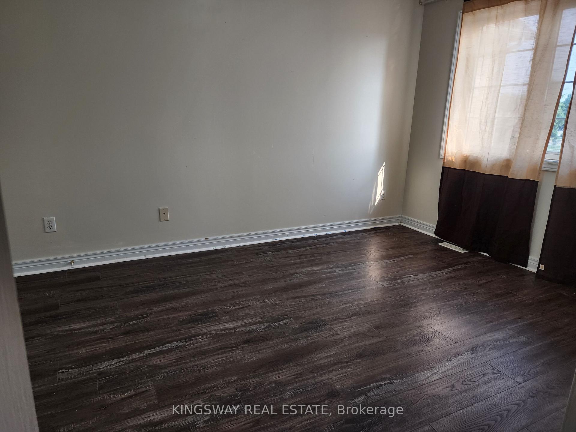 Photo 5 of Unit Upper, 65 Pefferlaw Circle, Brampton, Bram West — HOMEH