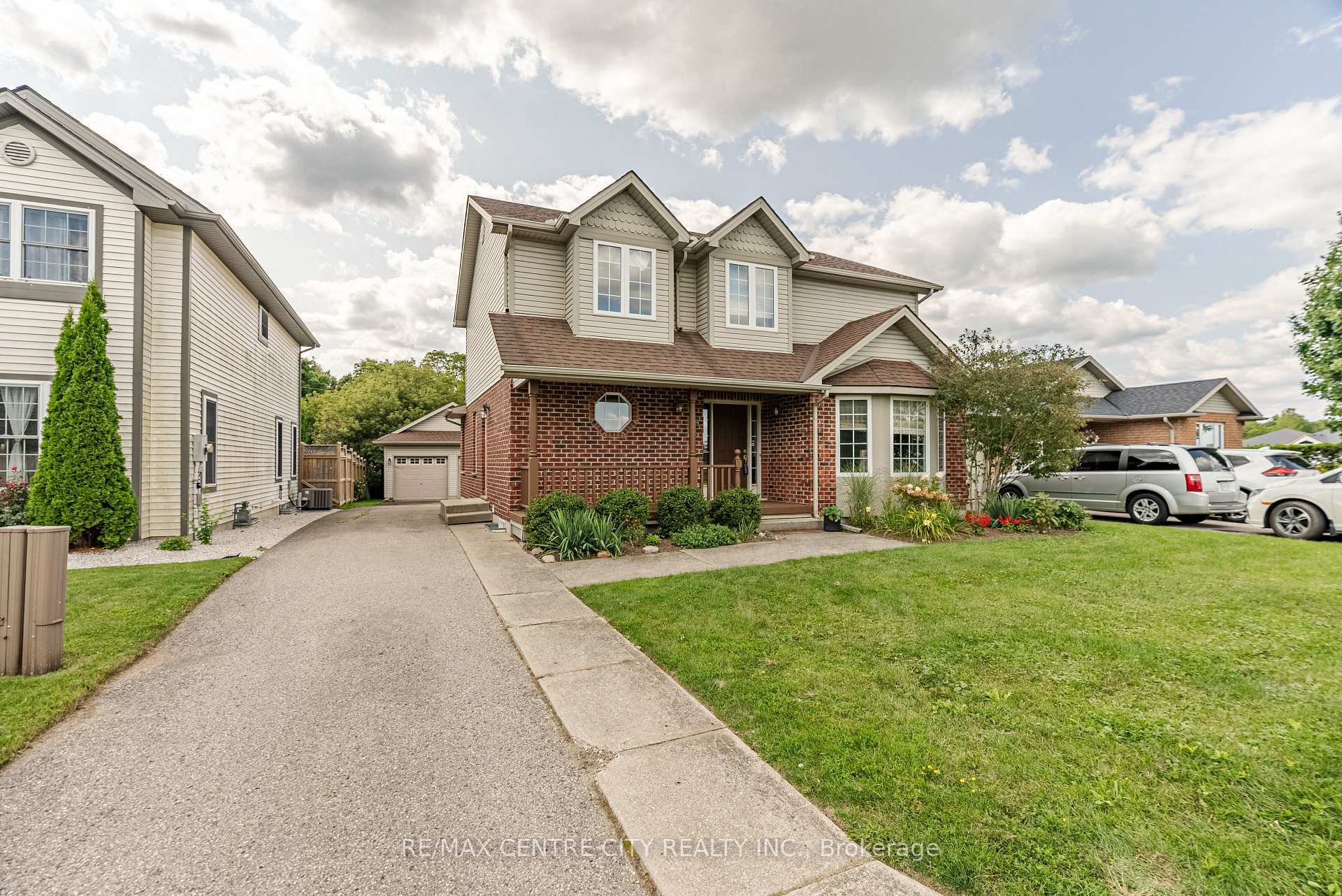 Photo 1 of 8 Cottonwood Boulevard, Aylmer — HOMEH