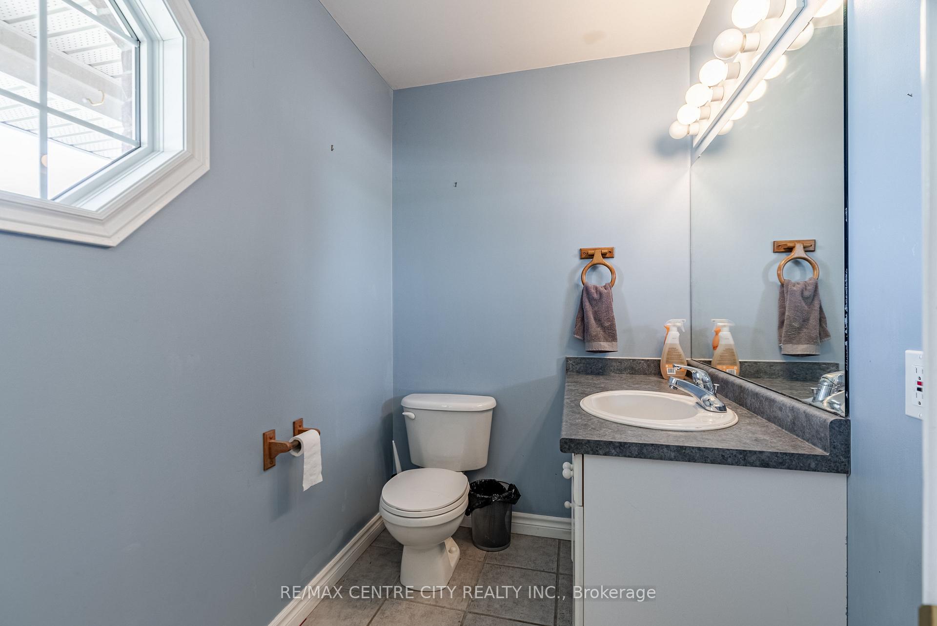 Photo 2 of 8 Cottonwood Boulevard, Aylmer — HOMEH