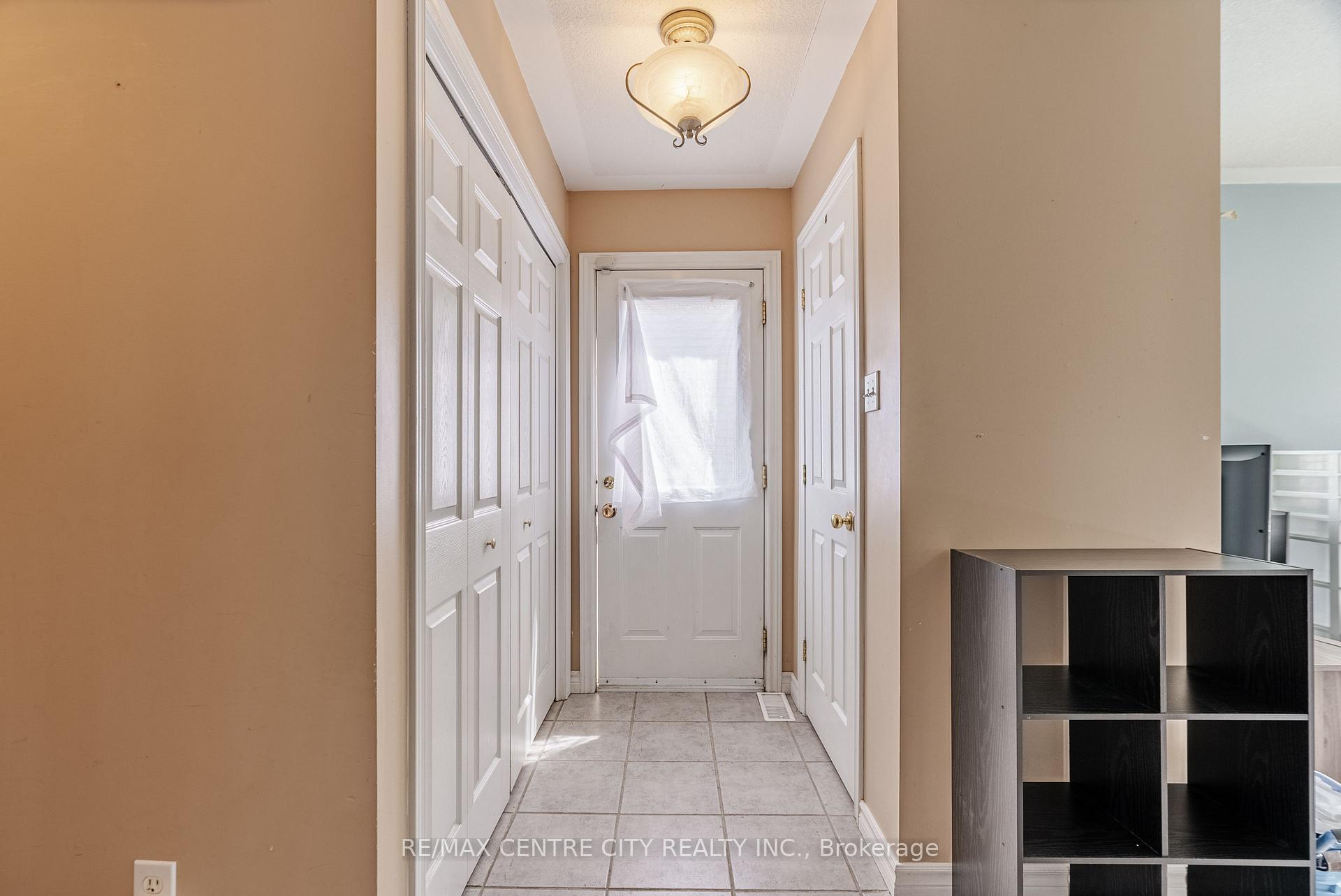 Photo 11 of 8 Cottonwood Boulevard, Aylmer — HOMEH