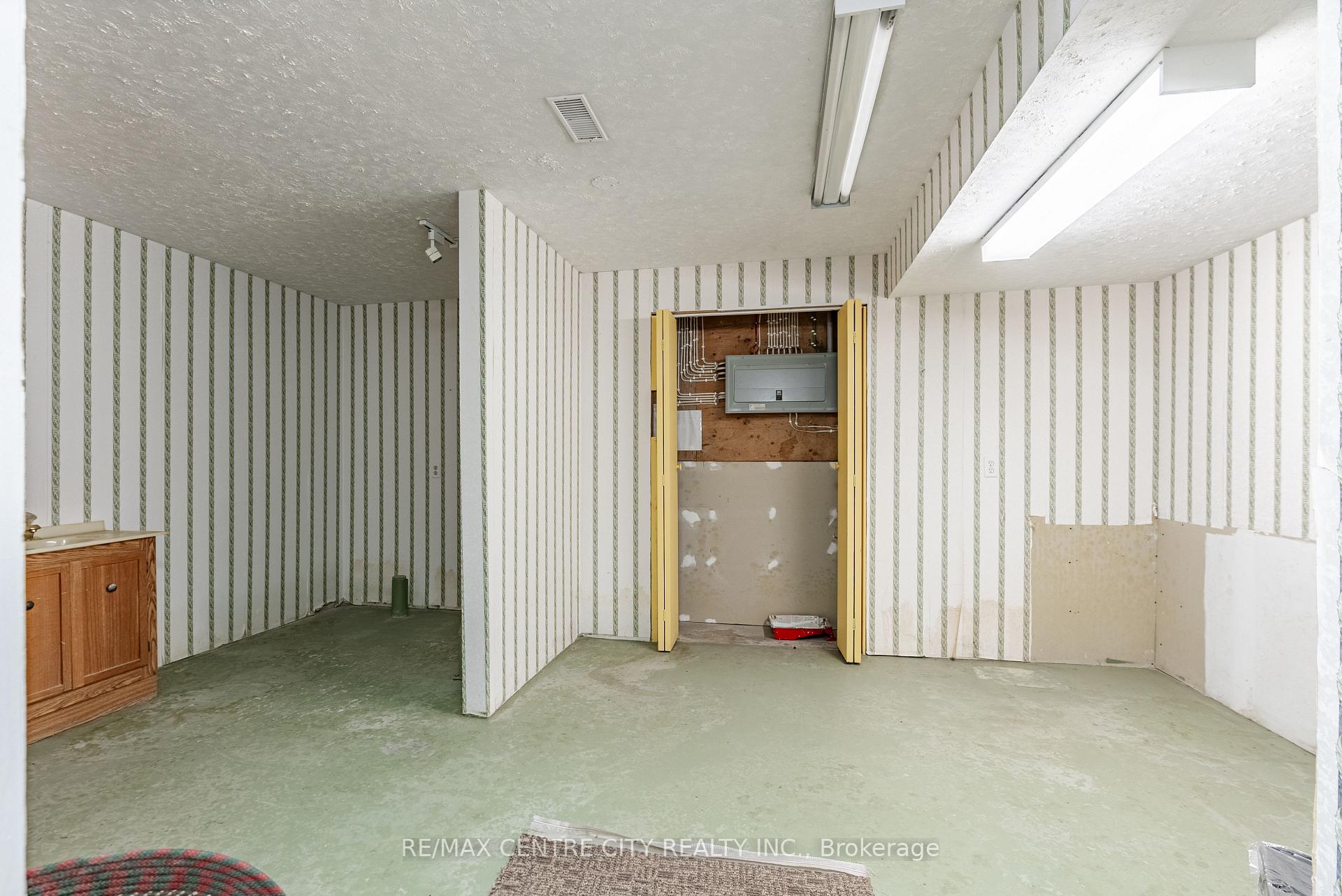 Photo 12 of 8 Cottonwood Boulevard, Aylmer — HOMEH