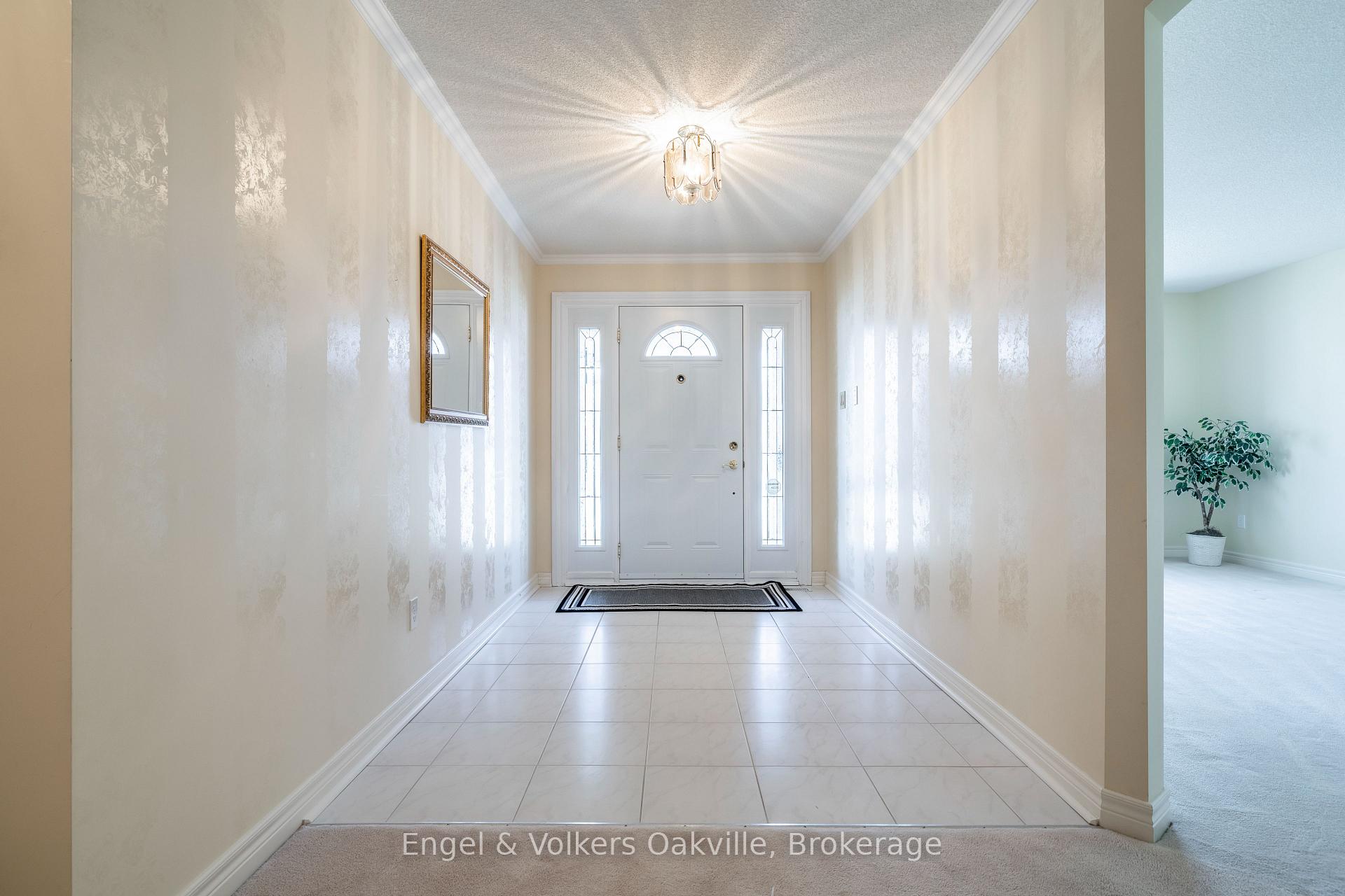 Photo 6 of 950 Wintergreen Place, Burlington, Bayview — HOMEH