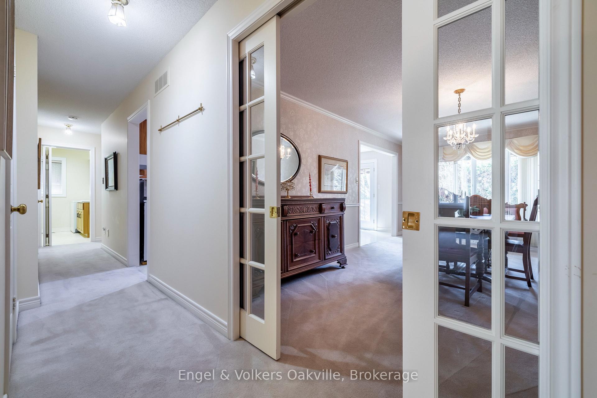 Photo 7 of 950 Wintergreen Place, Burlington, Bayview — HOMEH
