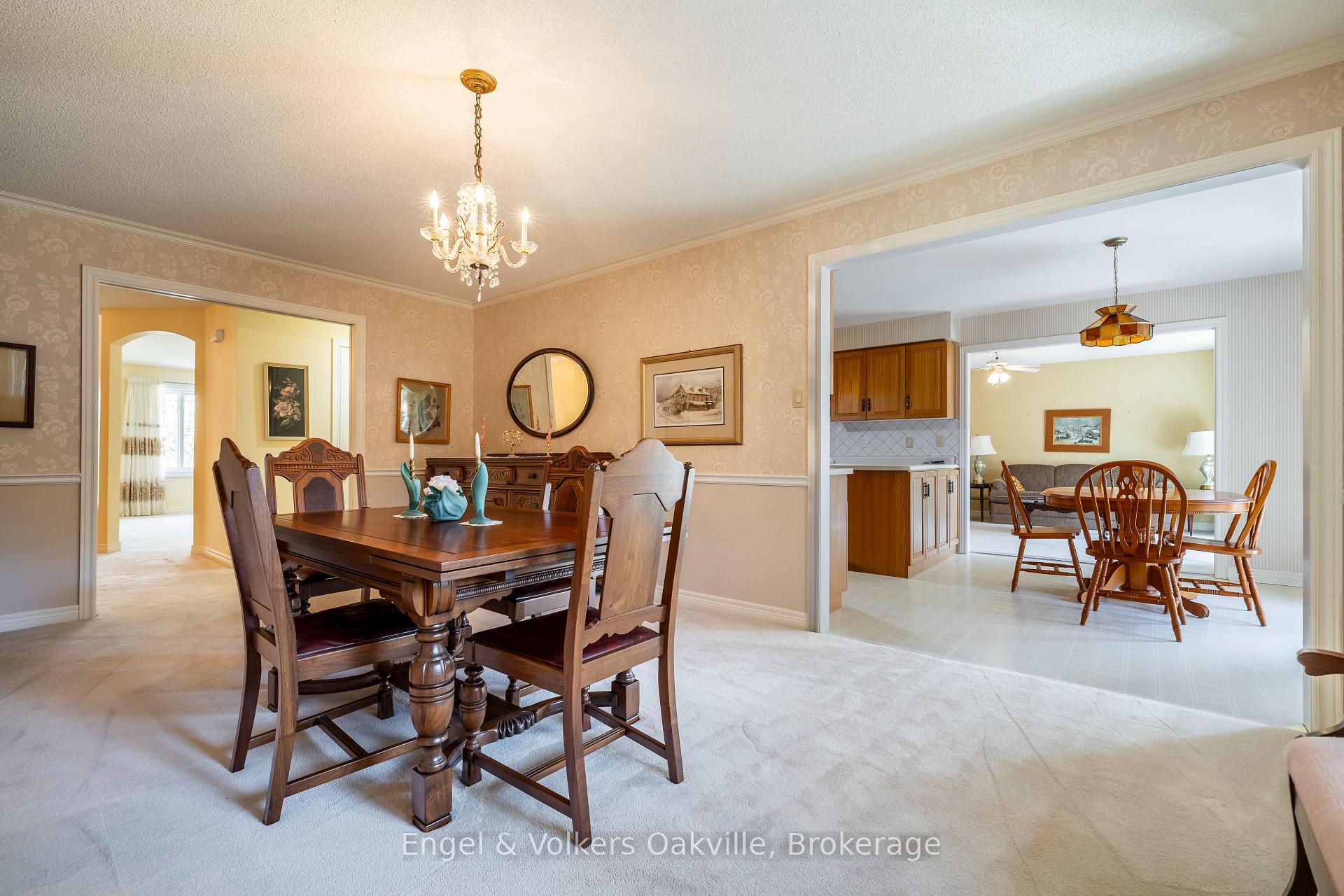 Photo 10 of 950 Wintergreen Place, Burlington, Bayview — HOMEH