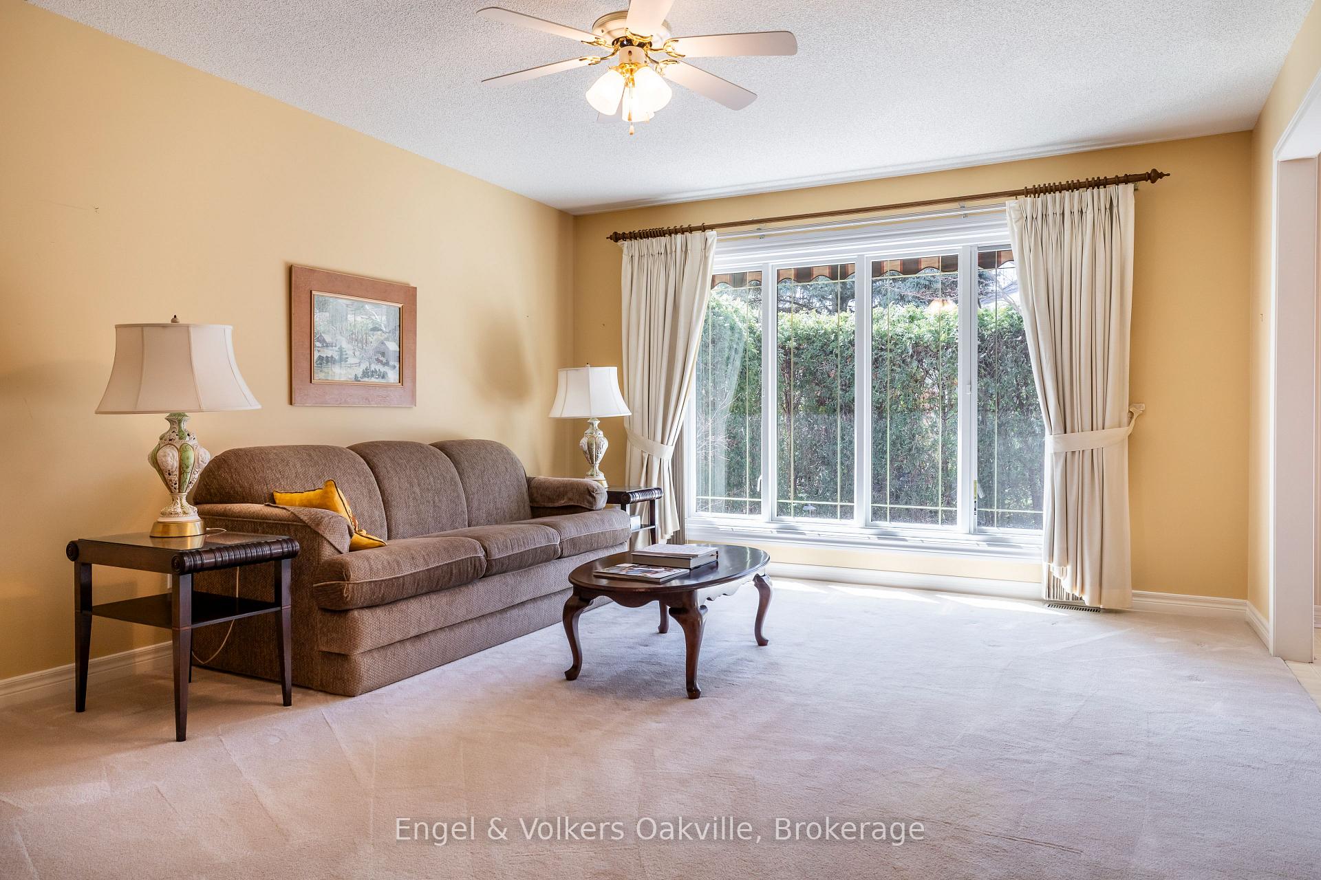 Photo 17 of 950 Wintergreen Place, Burlington, Bayview — HOMEH