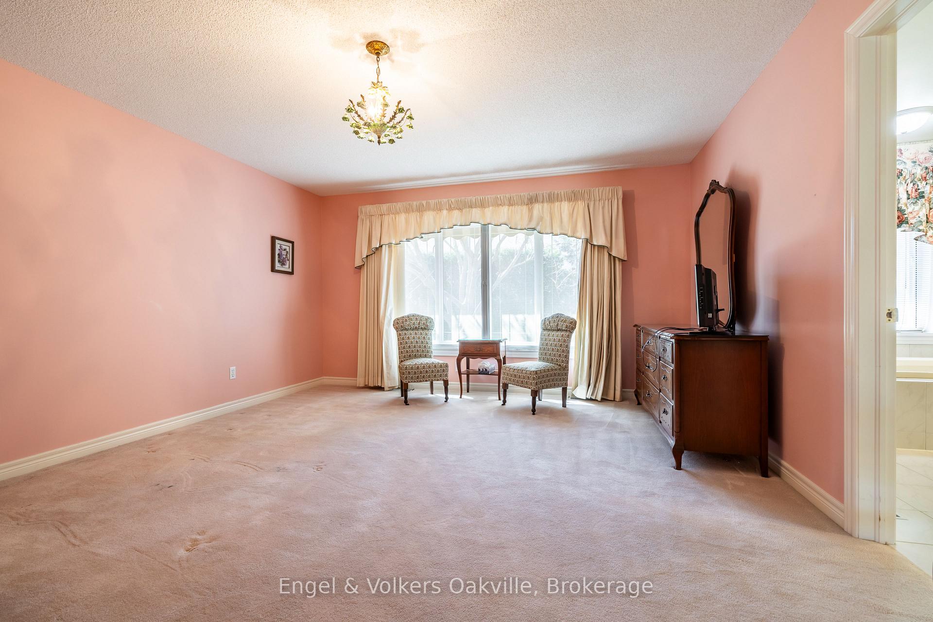 Photo 21 of 950 Wintergreen Place, Burlington, Bayview — HOMEH
