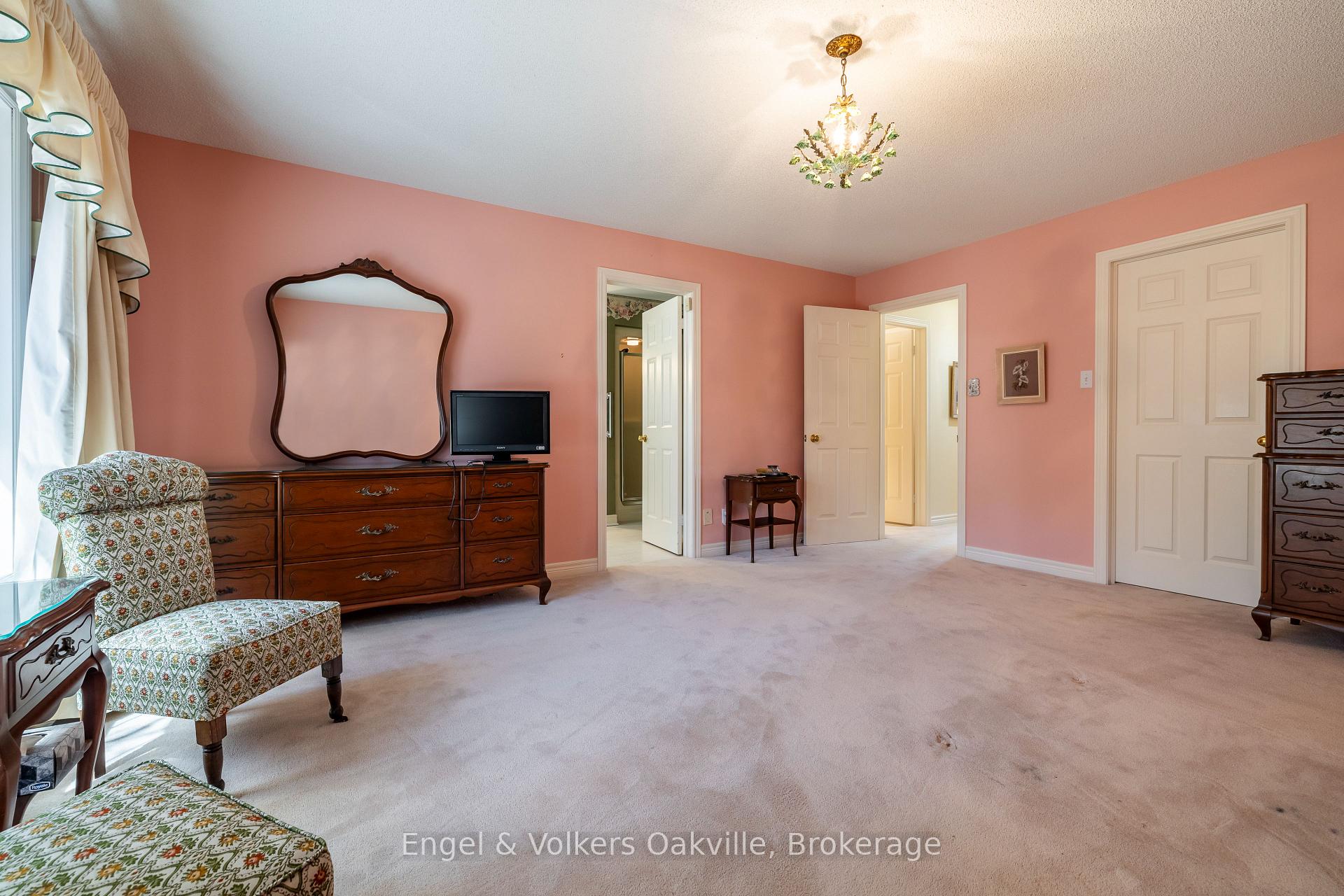 Photo 22 of 950 Wintergreen Place, Burlington, Bayview — HOMEH
