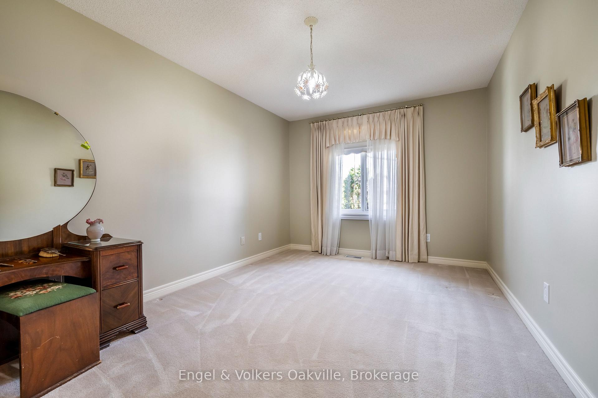 Photo 26 of 950 Wintergreen Place, Burlington, Bayview — HOMEH