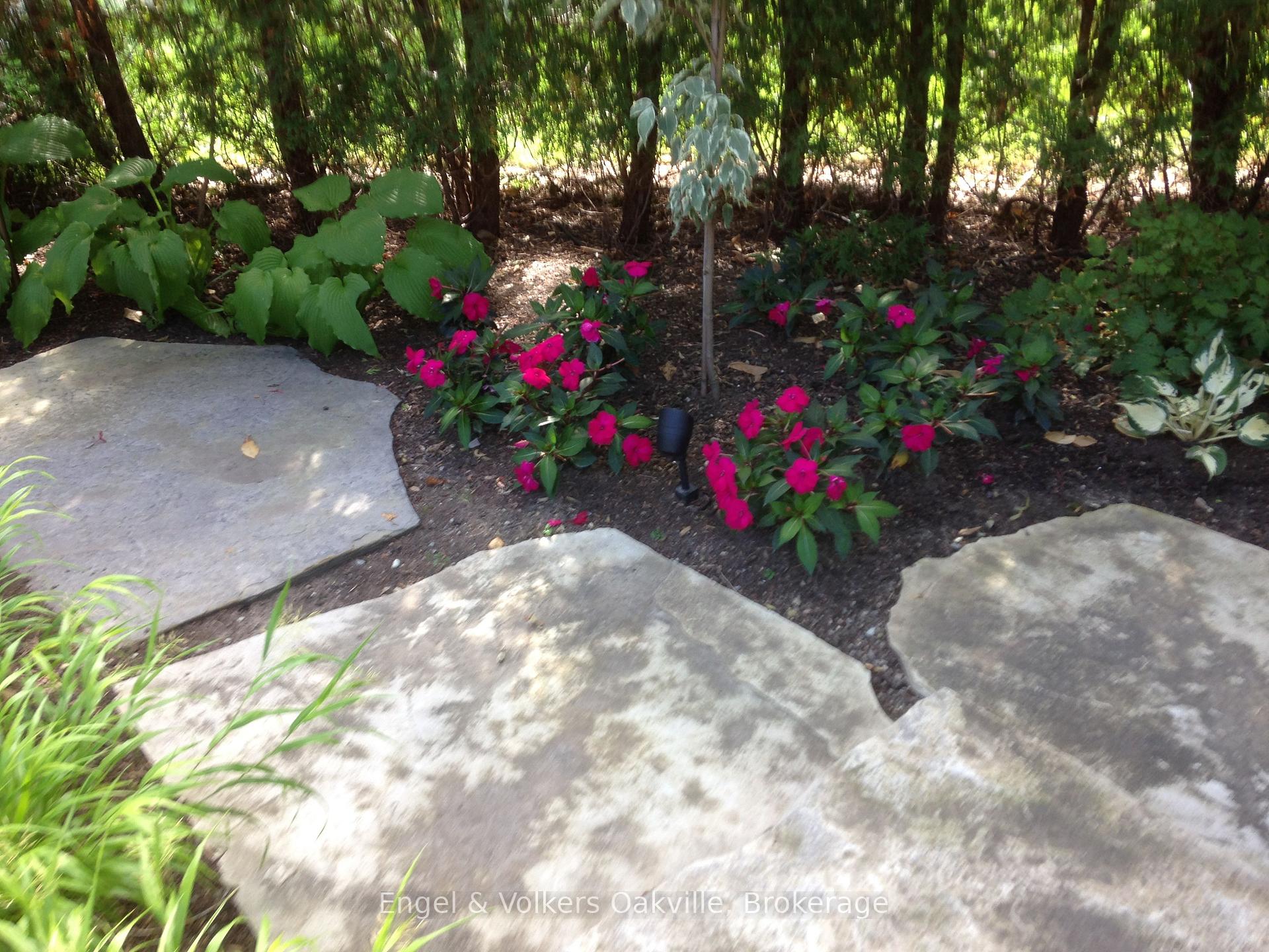 Photo 28 of 950 Wintergreen Place, Burlington, Bayview — HOMEH