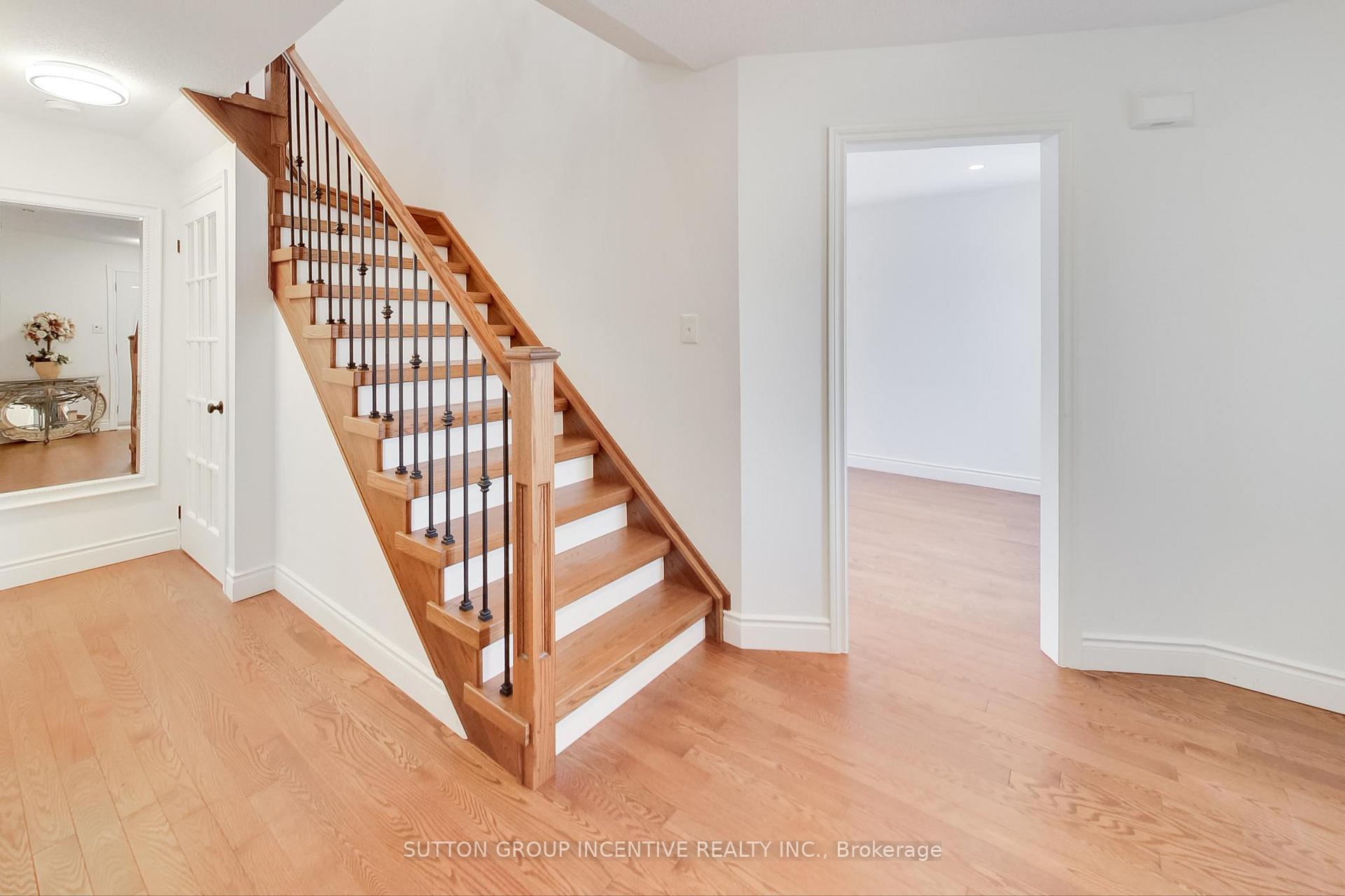 Photo 4 of 88 Golden Meadow Road, Barrie, Bayshore — HOMEH