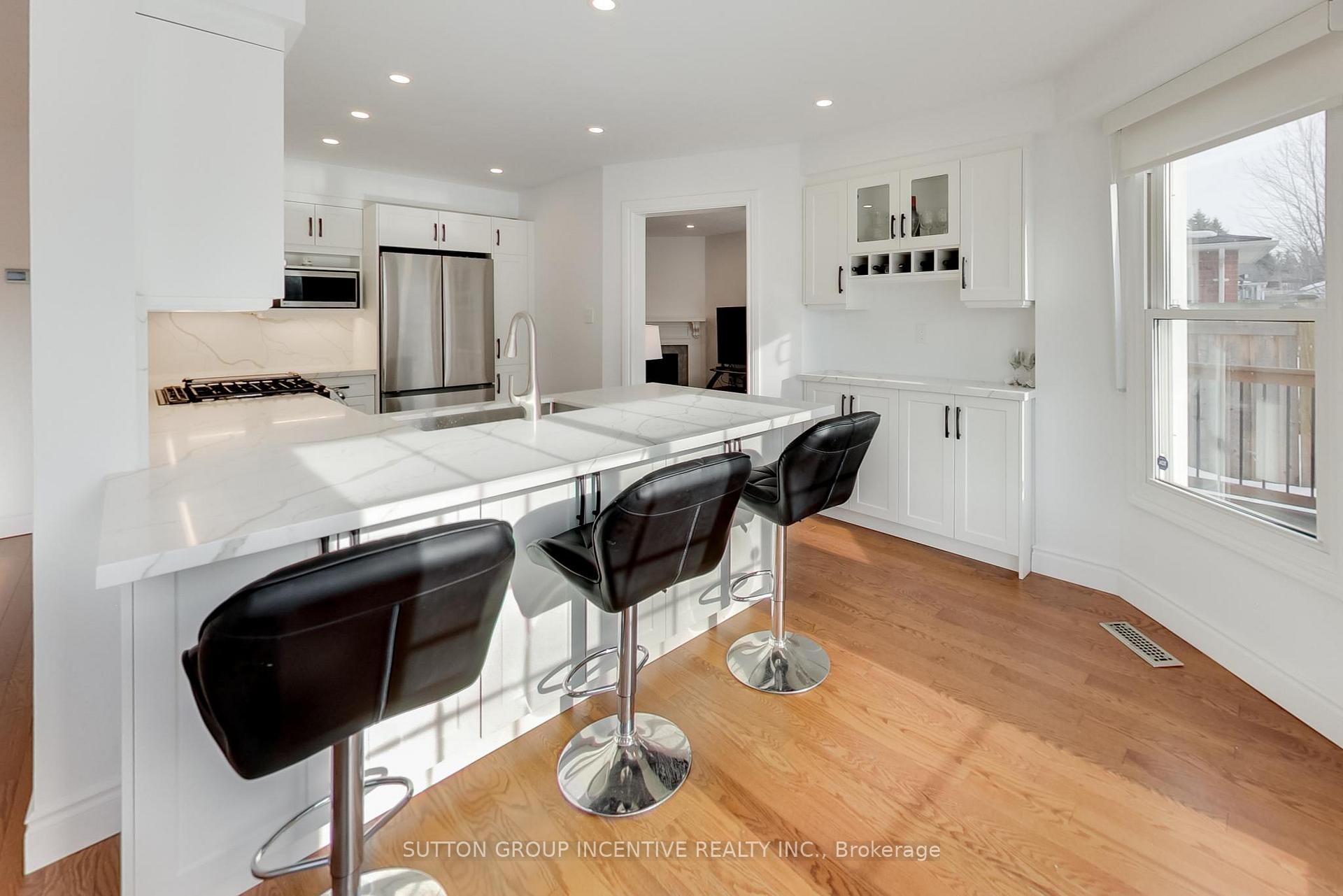 Photo 6 of 88 Golden Meadow Road, Barrie, Bayshore — HOMEH