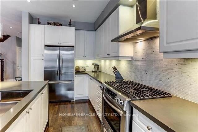 Photo 4 of 10 Andretti Crescent, Brampton, Credit Valley — HOMEH