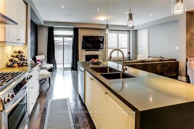 Photo 5 of 10 Andretti Crescent, Brampton, Credit Valley — HOMEH