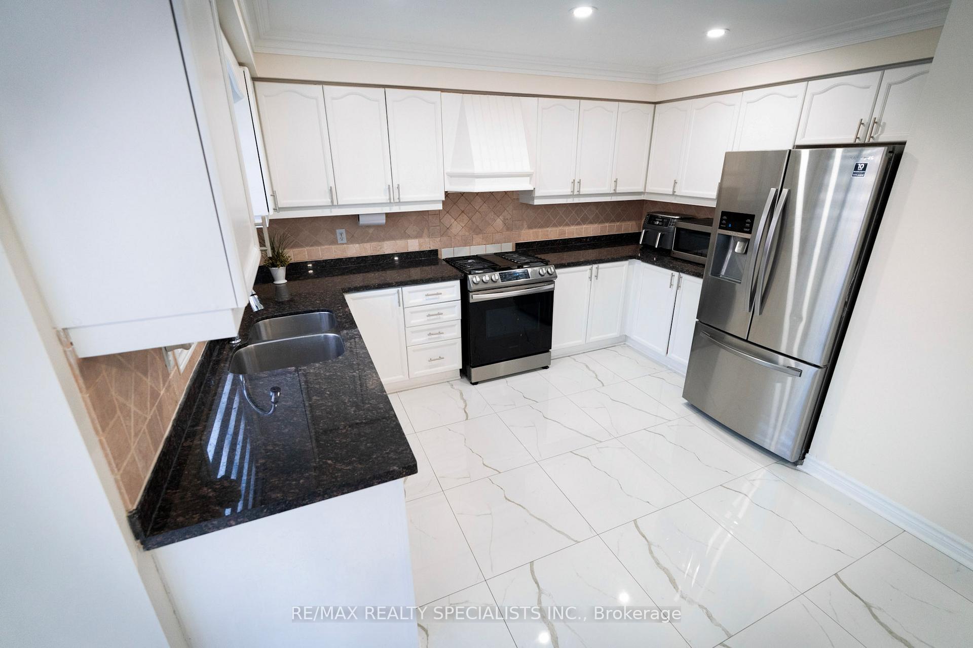 Photo 27 of 11 Foxmere Road, Brampton, Fletcher's Meadow — HOMEH