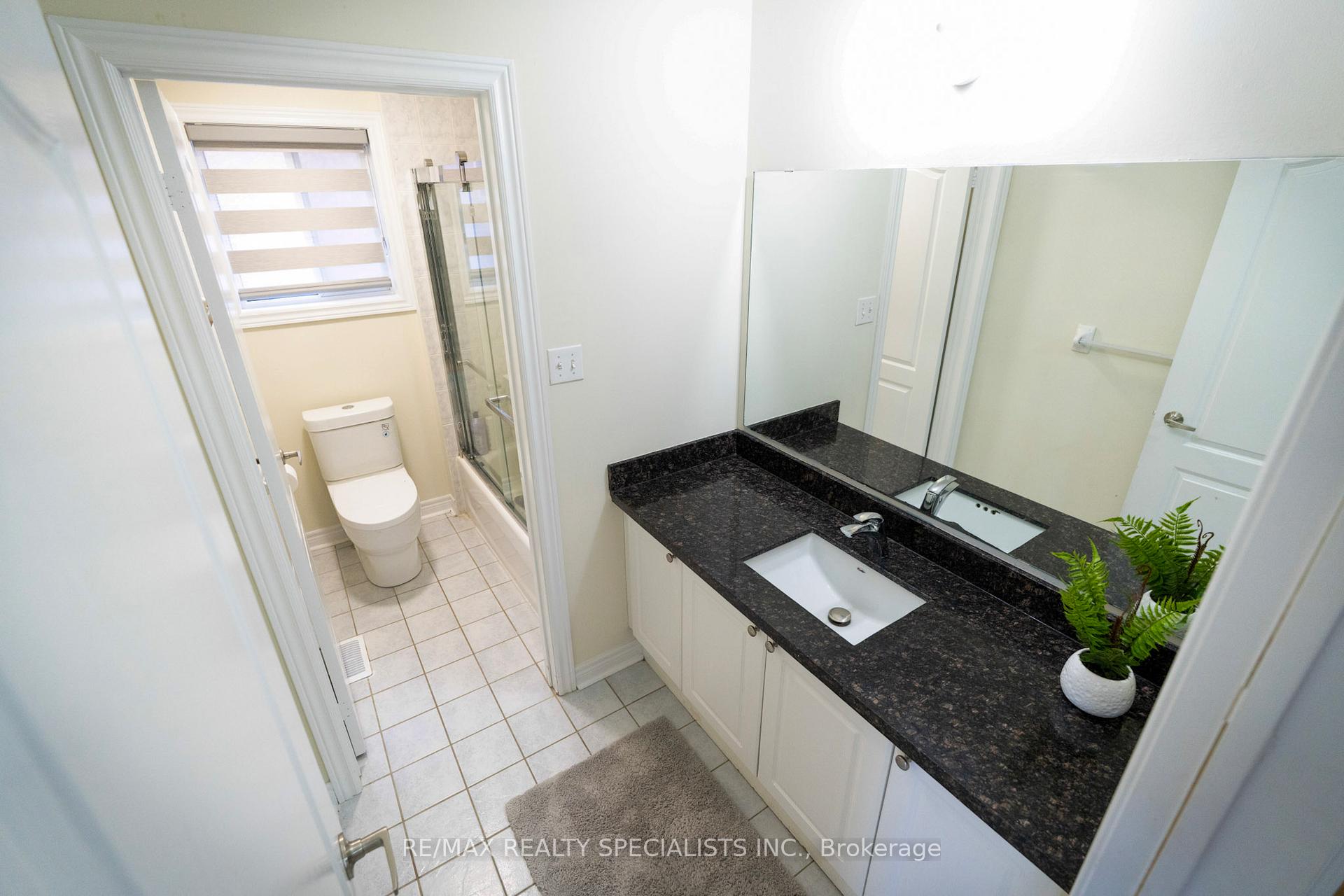 Photo 16 of 11 Foxmere Road, Brampton, Fletcher's Meadow — HOMEH