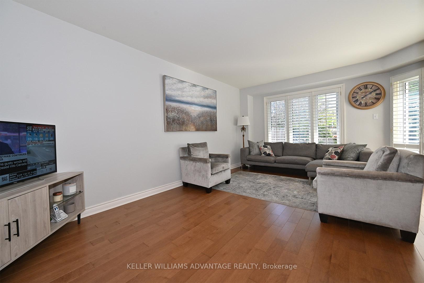 Photo 6 of 362 Pinnacle Trail, Aurora, Bayview Wellington — HOMEH