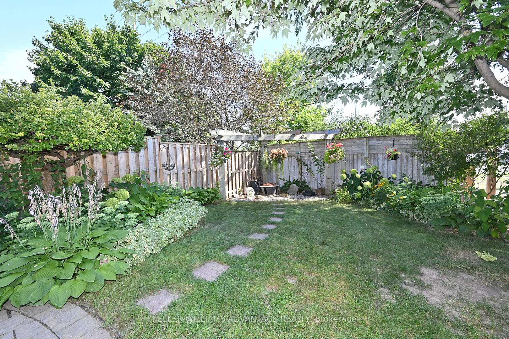 Photo 10 of 362 Pinnacle Trail, Aurora, Bayview Wellington — HOMEH