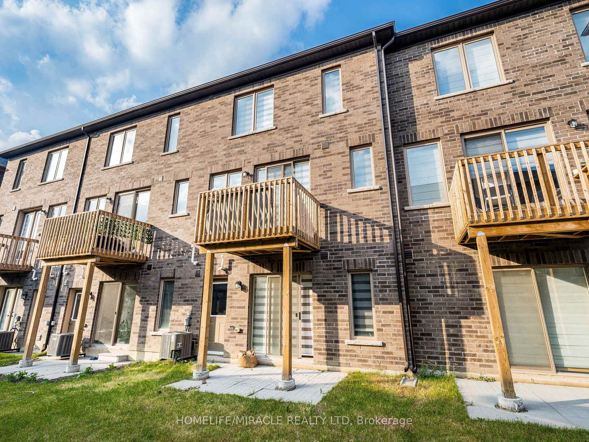 Photo 31 of 106 Halliford Place, Brampton, Goreway Drive Corridor — HOMEH