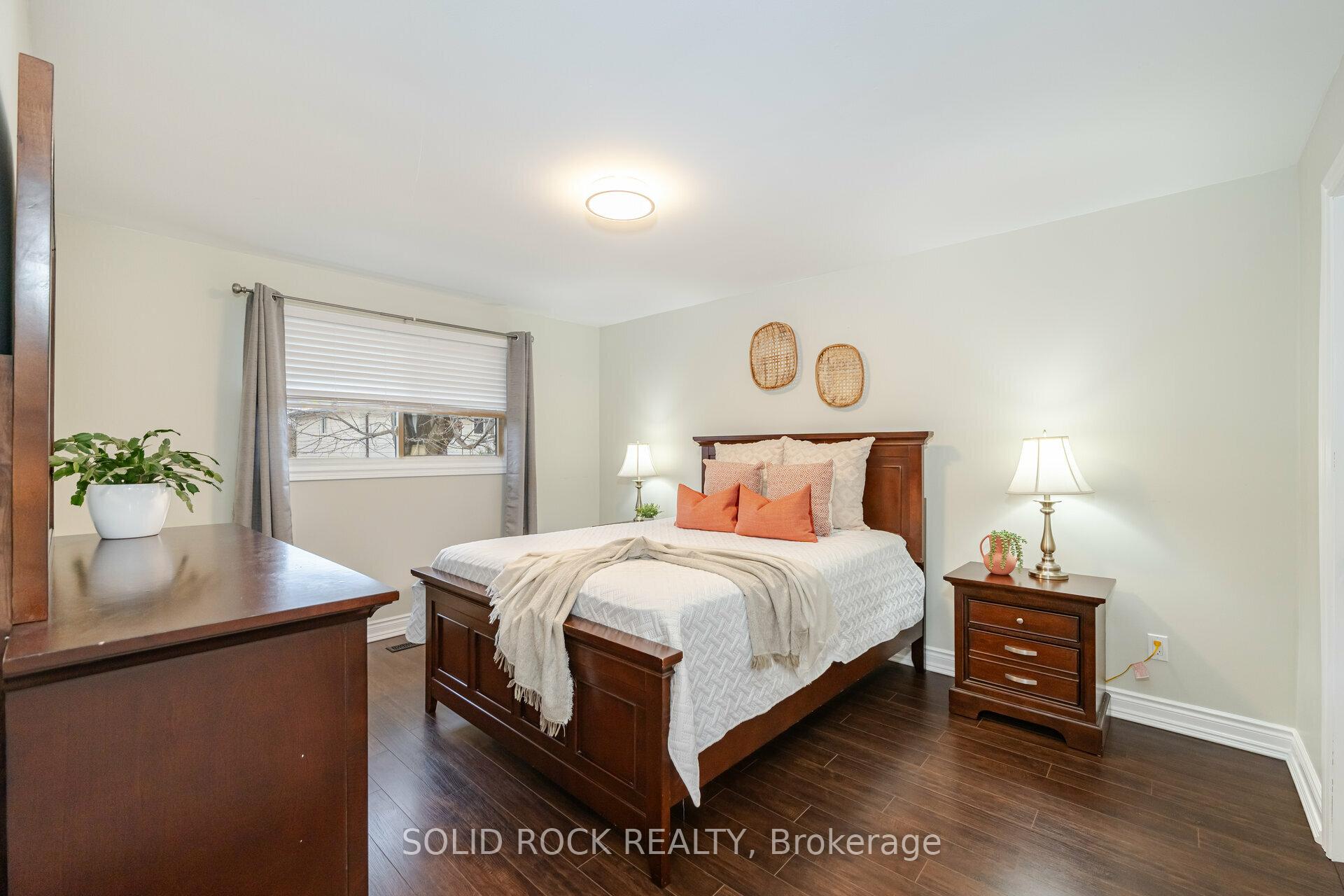 Photo 5 of 30 Pleasantview Avenue, Brampton, Brampton West — HOMEH