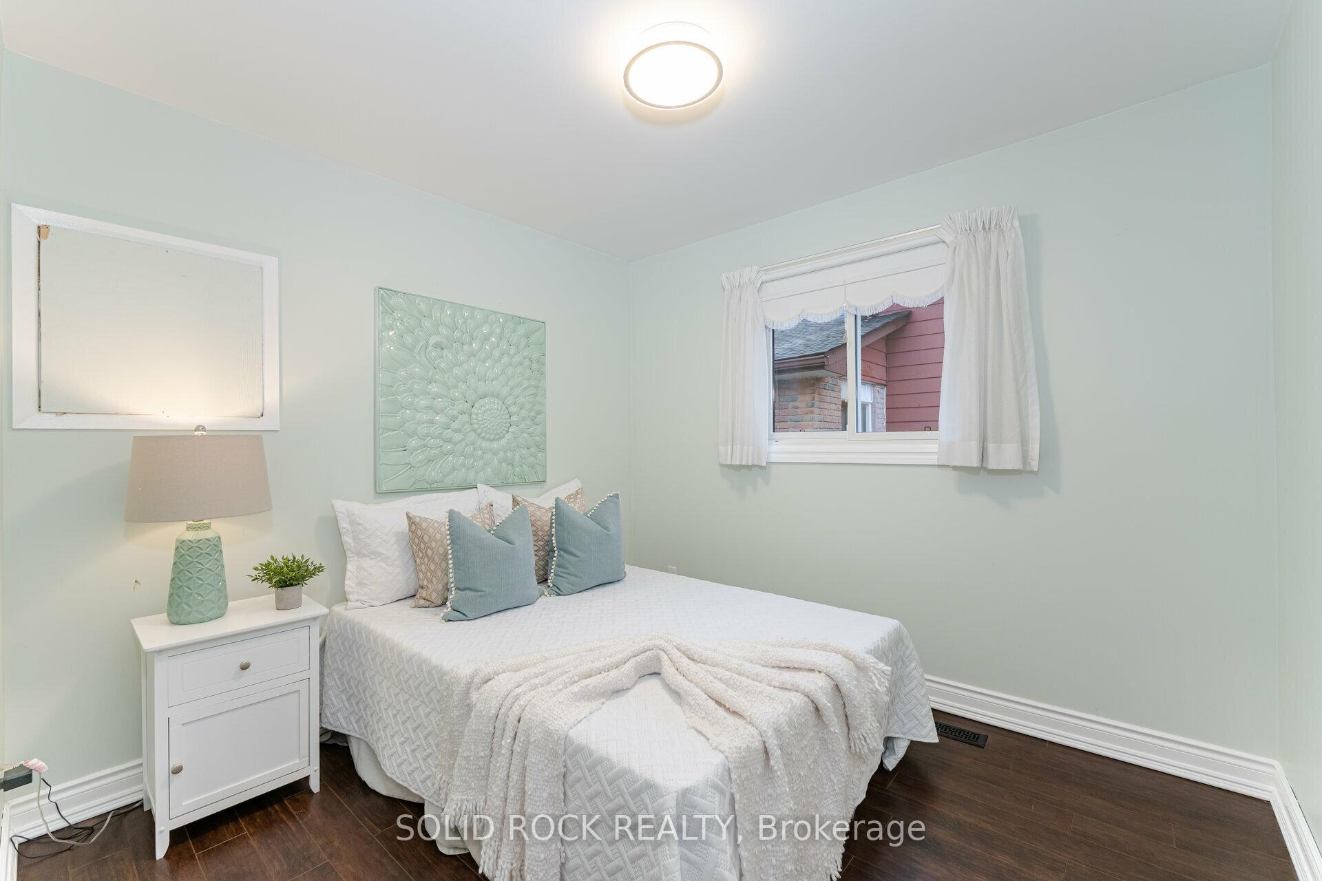Photo 10 of 30 Pleasantview Avenue, Brampton, Brampton West — HOMEH