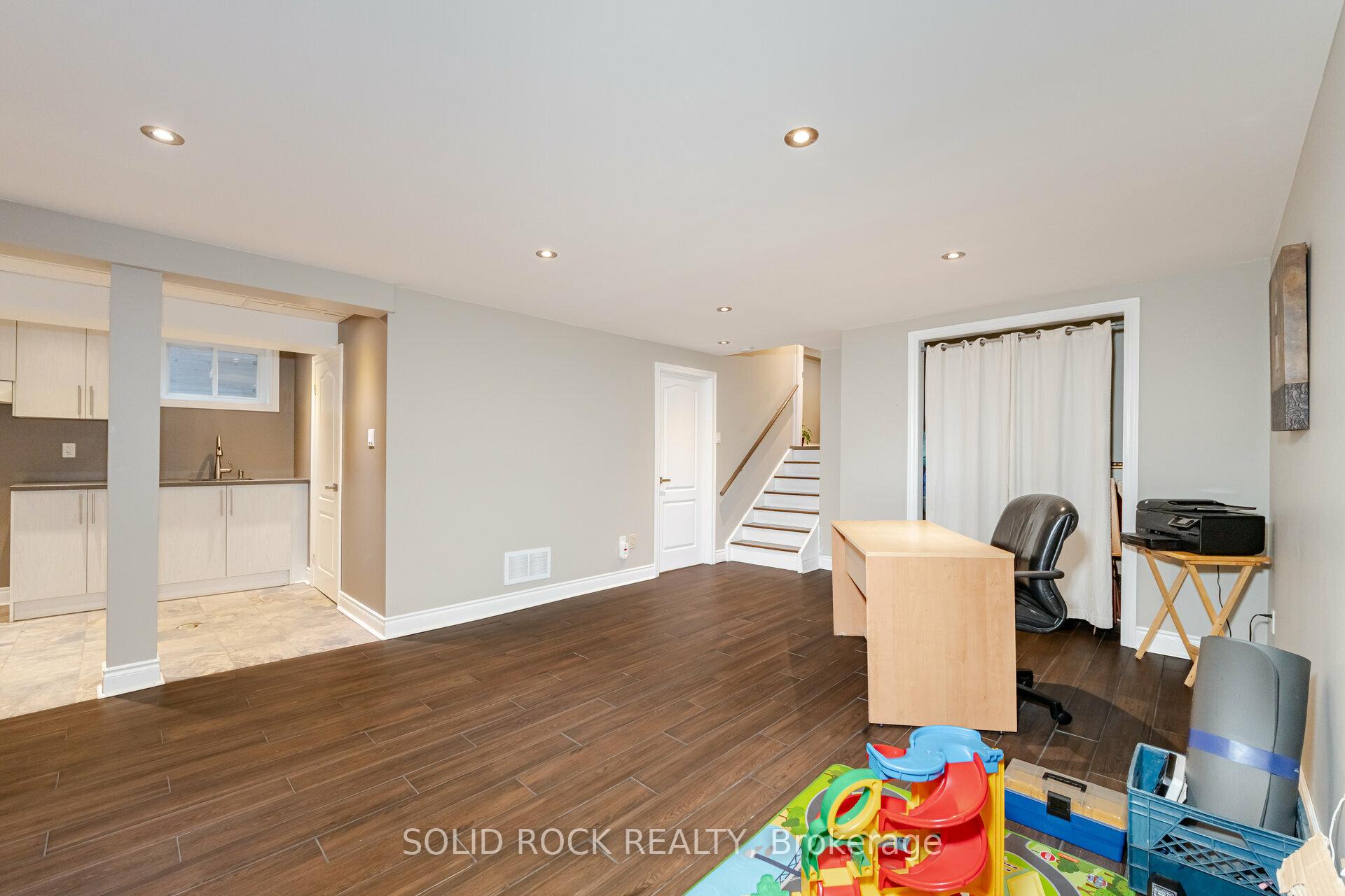 Photo 22 of 30 Pleasantview Avenue, Brampton, Brampton West — HOMEH