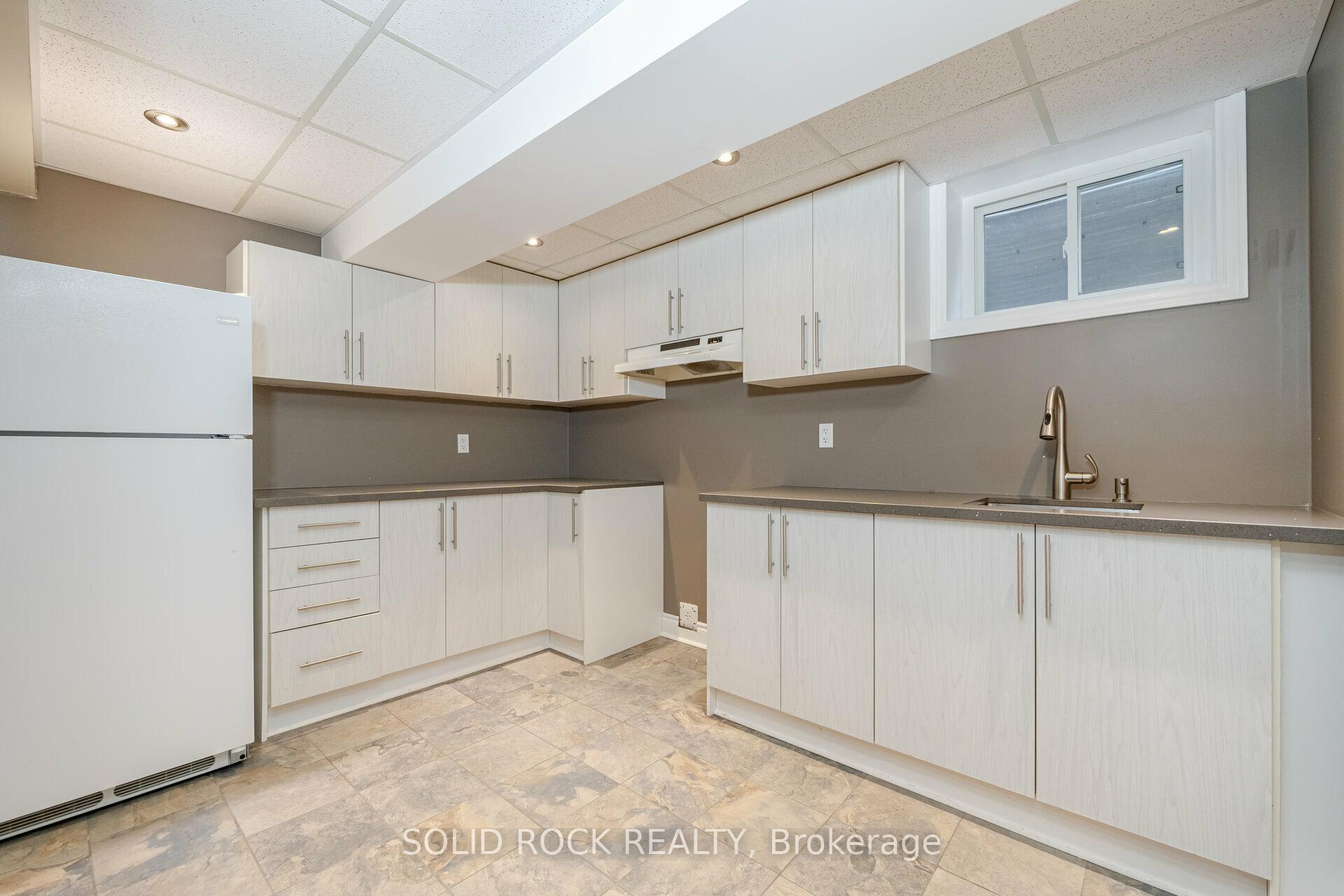 Photo 13 of 30 Pleasantview Avenue, Brampton, Brampton West — HOMEH
