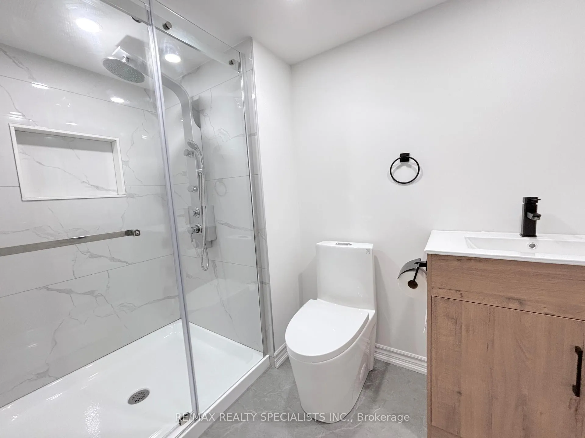Photo 3 of Unit Lower, 29 Quinton Ridge, Brampton, Bram West — HOMEH