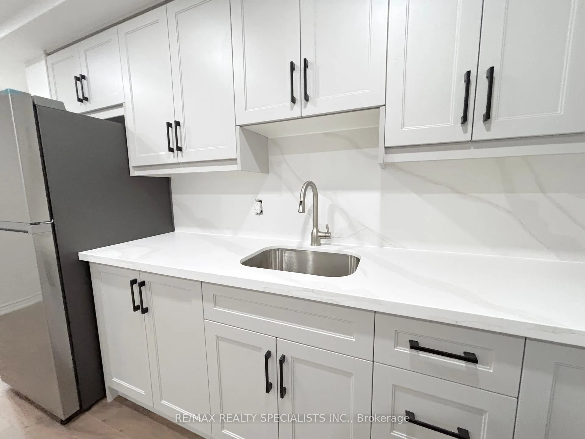Photo 4 of Unit Lower, 29 Quinton Ridge, Brampton, Bram West — HOMEH