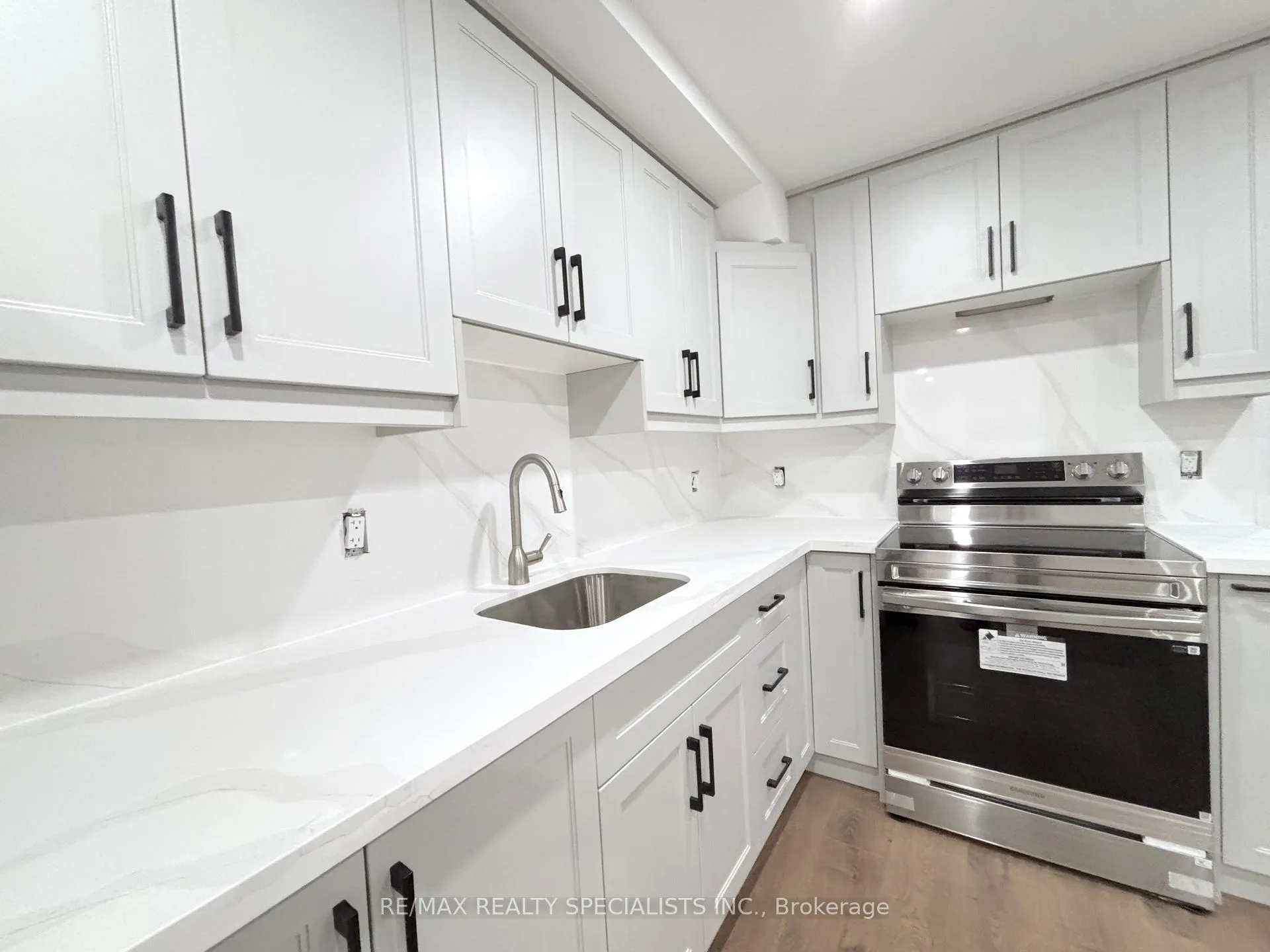 Photo 5 of Unit Lower, 29 Quinton Ridge, Brampton, Bram West — HOMEH