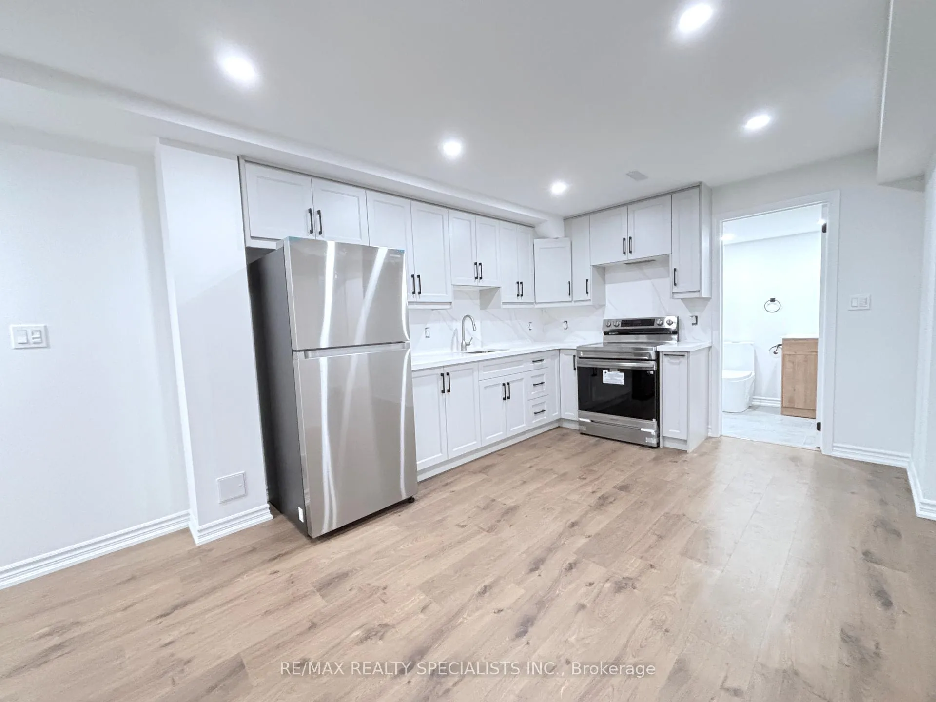 Photo 6 of Unit Lower, 29 Quinton Ridge, Brampton, Bram West — HOMEH