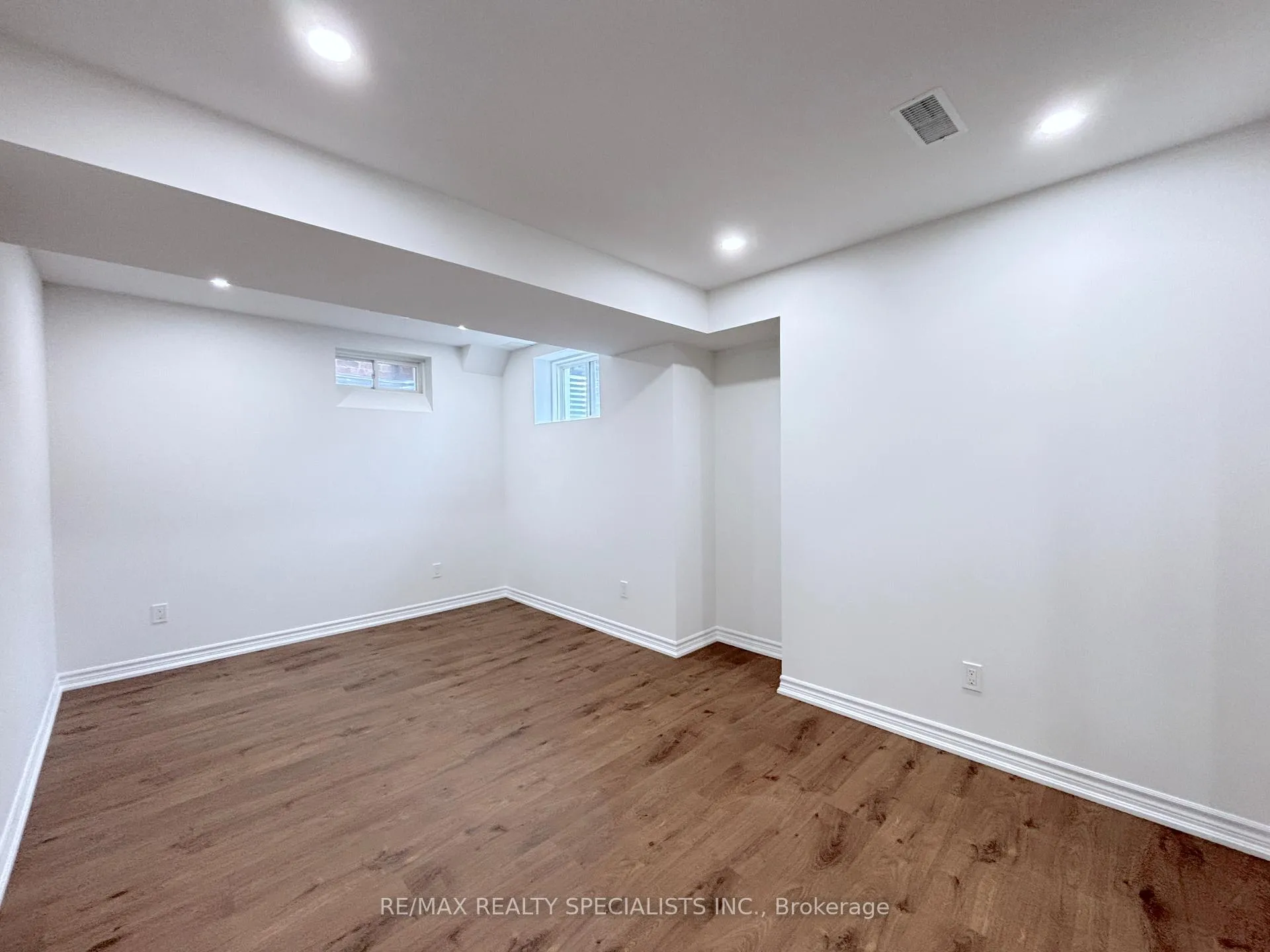 Photo 8 of Unit Lower, 29 Quinton Ridge, Brampton, Bram West — HOMEH
