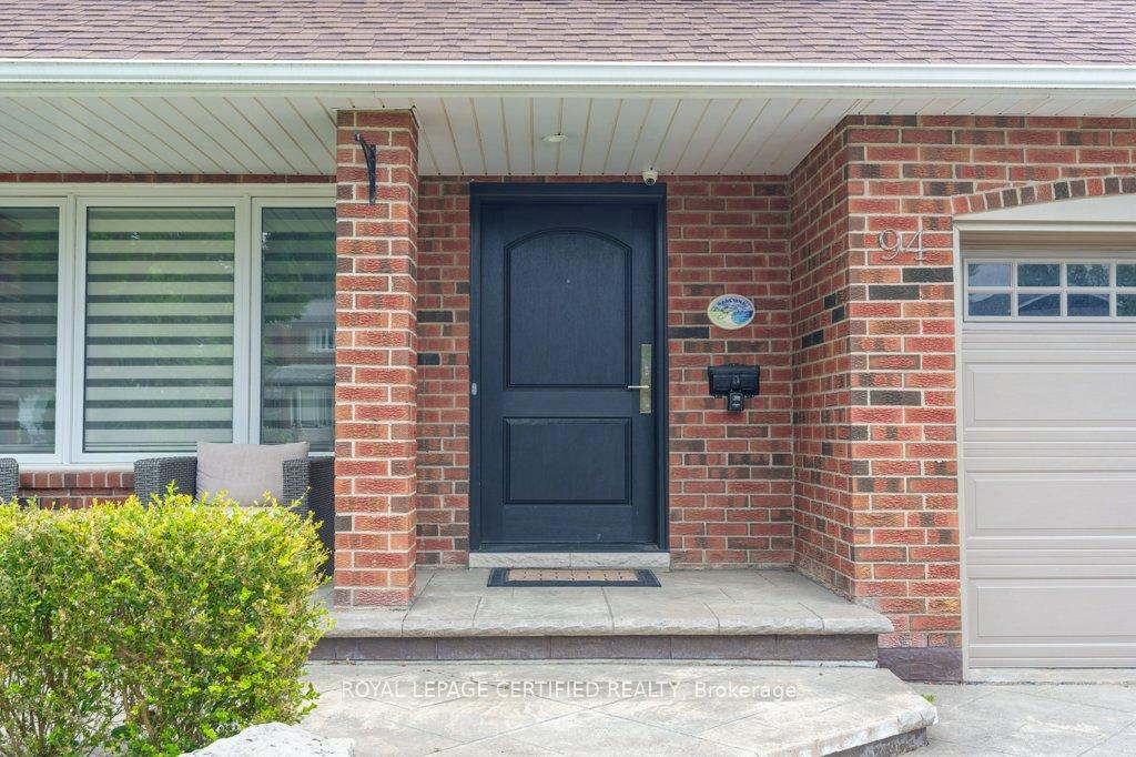 Photo 2 of 94 Reynier Drive, Brampton, Heart Lake East — HOMEH