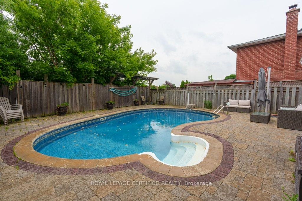 Photo 17 of 94 Reynier Drive, Brampton, Heart Lake East — HOMEH
