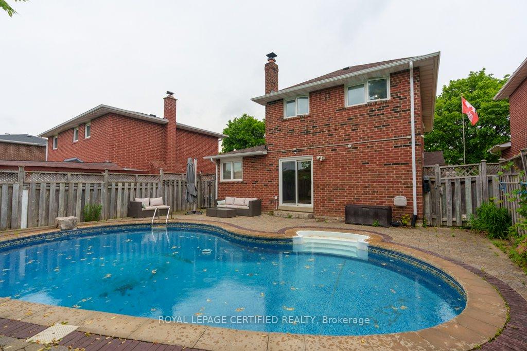 Photo 18 of 94 Reynier Drive, Brampton, Heart Lake East — HOMEH