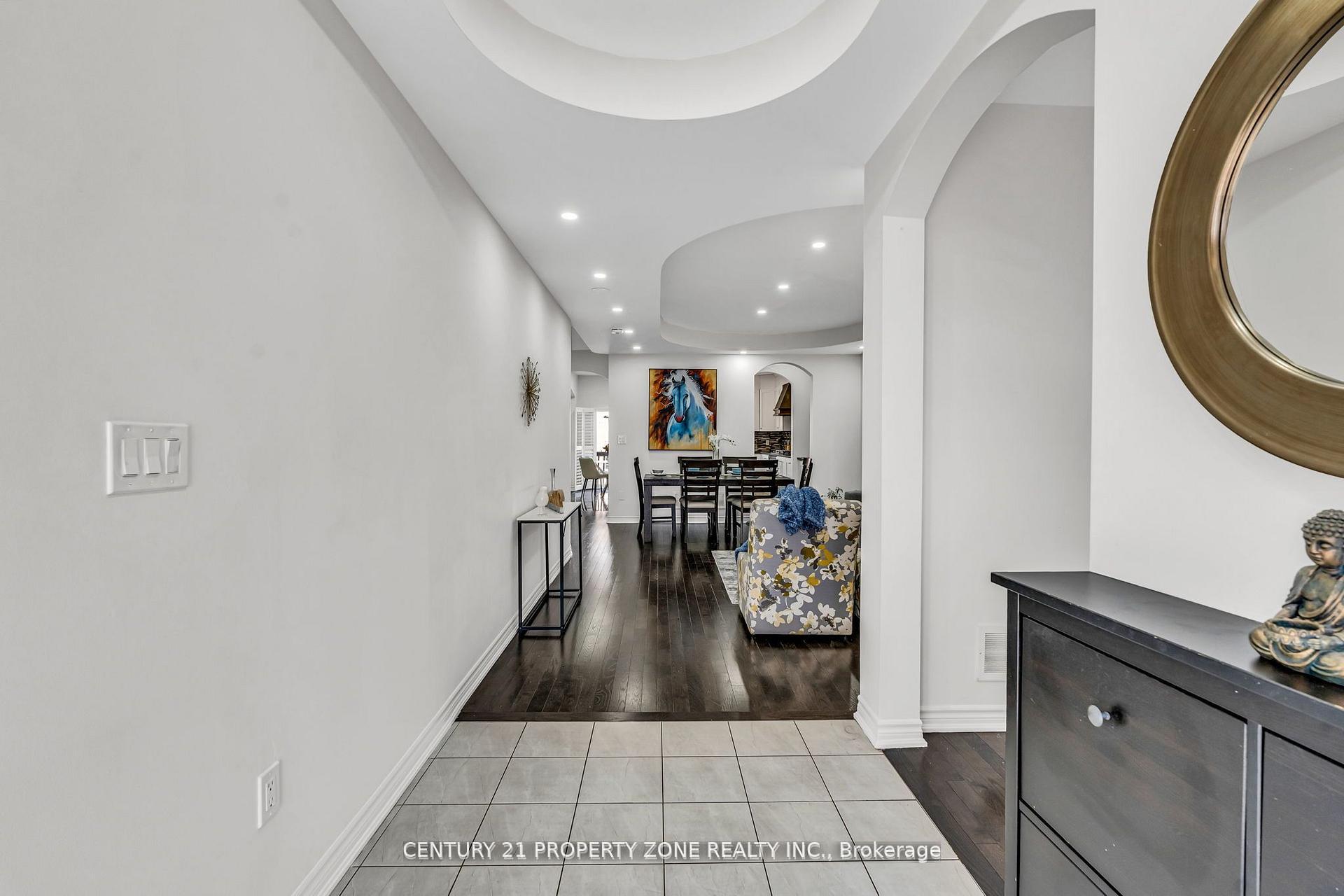 Photo 5 of 8 Young Garden Crescent, Brampton, Credit Valley — HOMEH