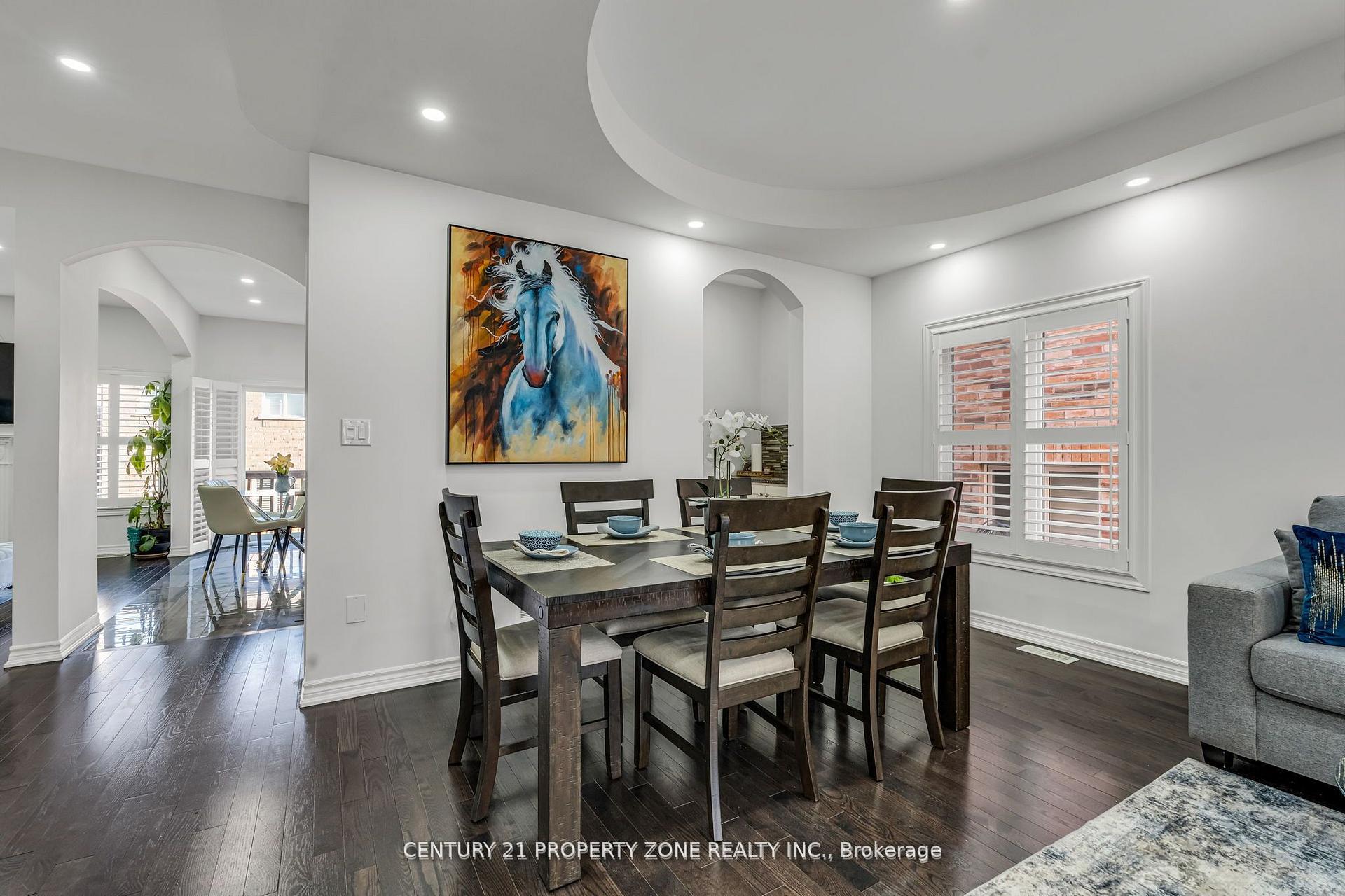 Photo 12 of 8 Young Garden Crescent, Brampton, Credit Valley — HOMEH