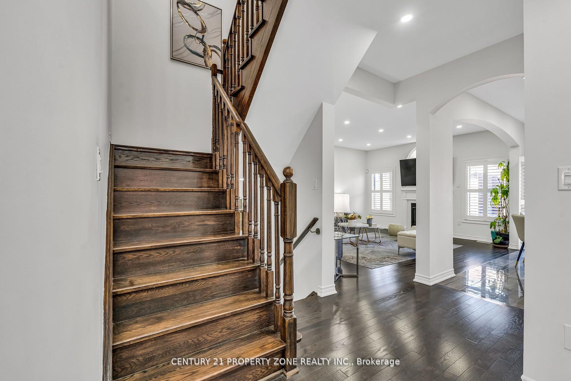 Photo 14 of 8 Young Garden Crescent, Brampton, Credit Valley — HOMEH