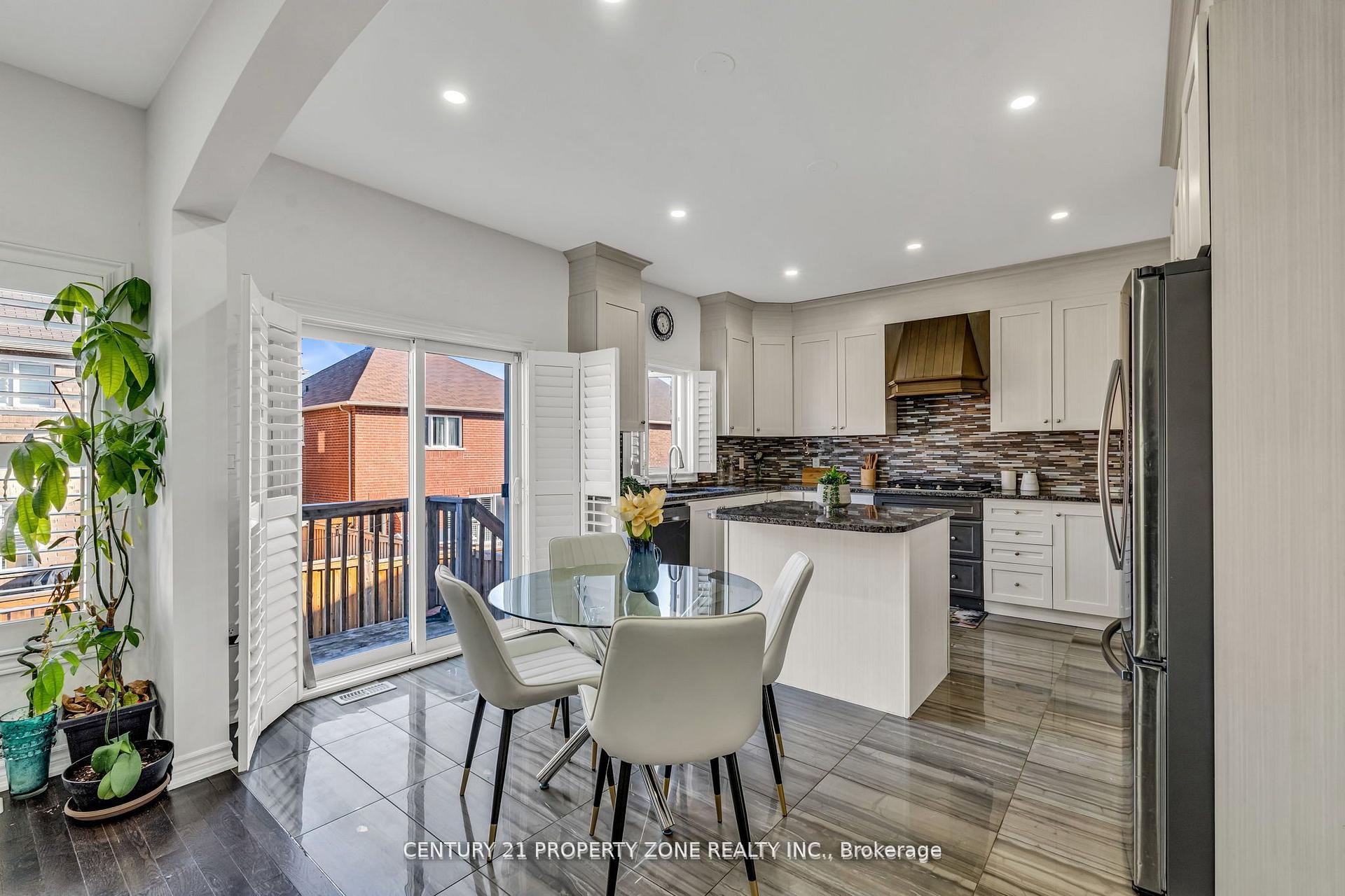 Photo 10 of 8 Young Garden Crescent, Brampton, Credit Valley — HOMEH