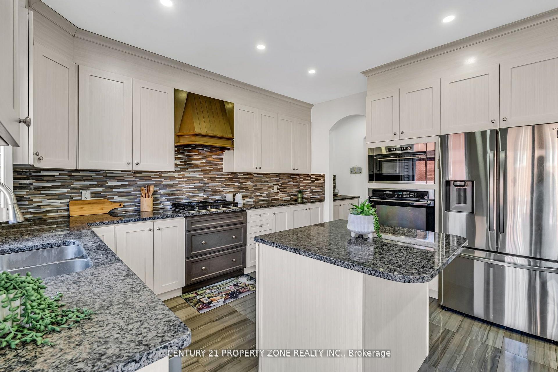 Photo 11 of 8 Young Garden Crescent, Brampton, Credit Valley — HOMEH