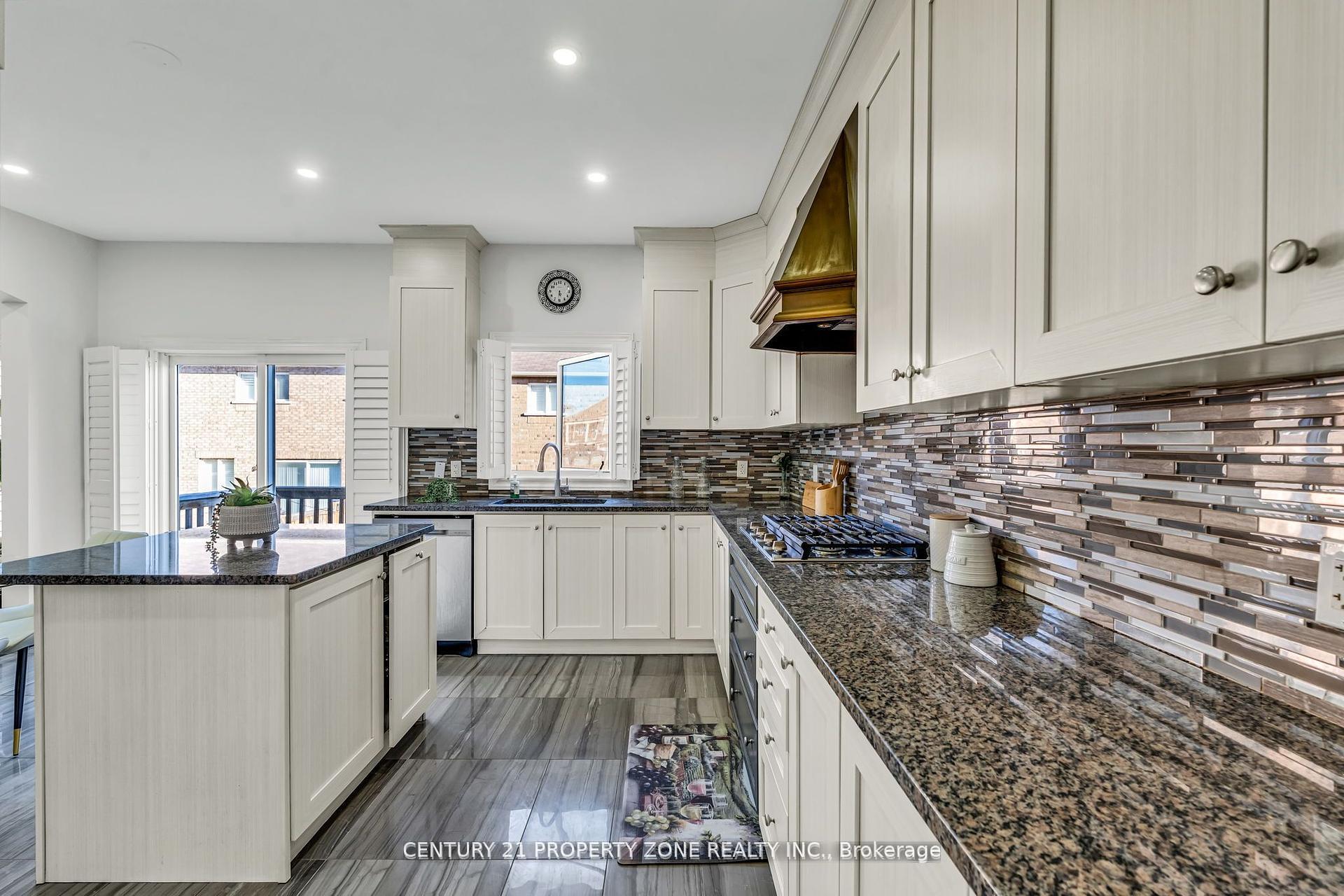 Photo 22 of 8 Young Garden Crescent, Brampton, Credit Valley — HOMEH