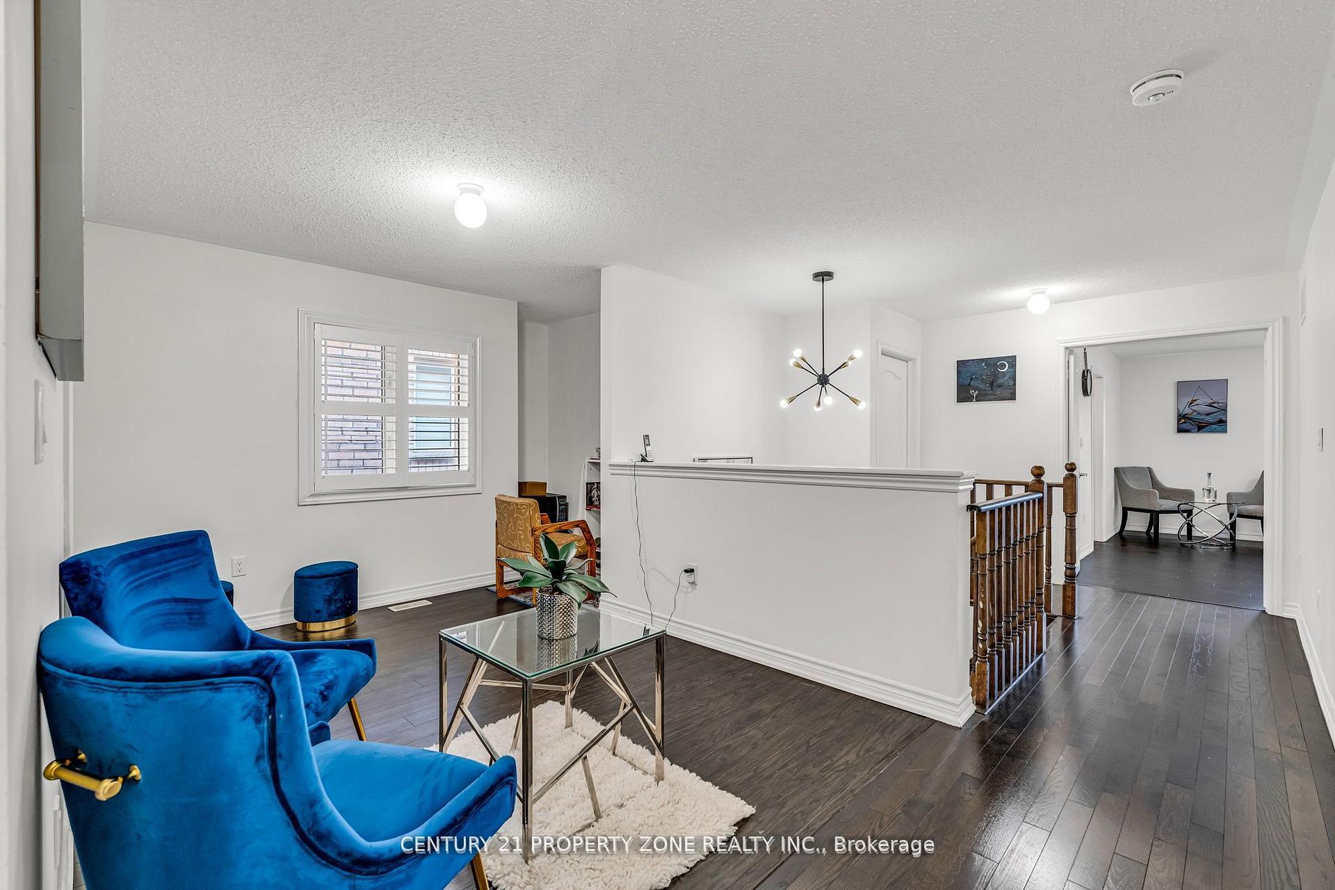 Photo 13 of 8 Young Garden Crescent, Brampton, Credit Valley — HOMEH