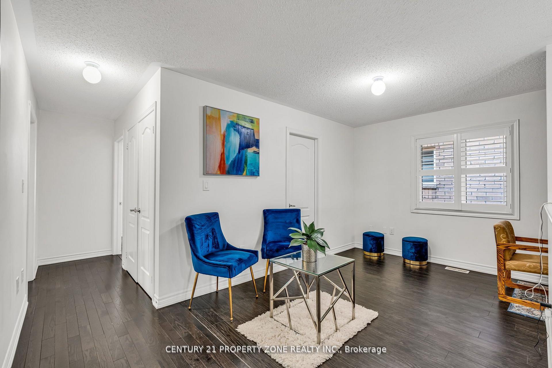 Photo 15 of 8 Young Garden Crescent, Brampton, Credit Valley — HOMEH