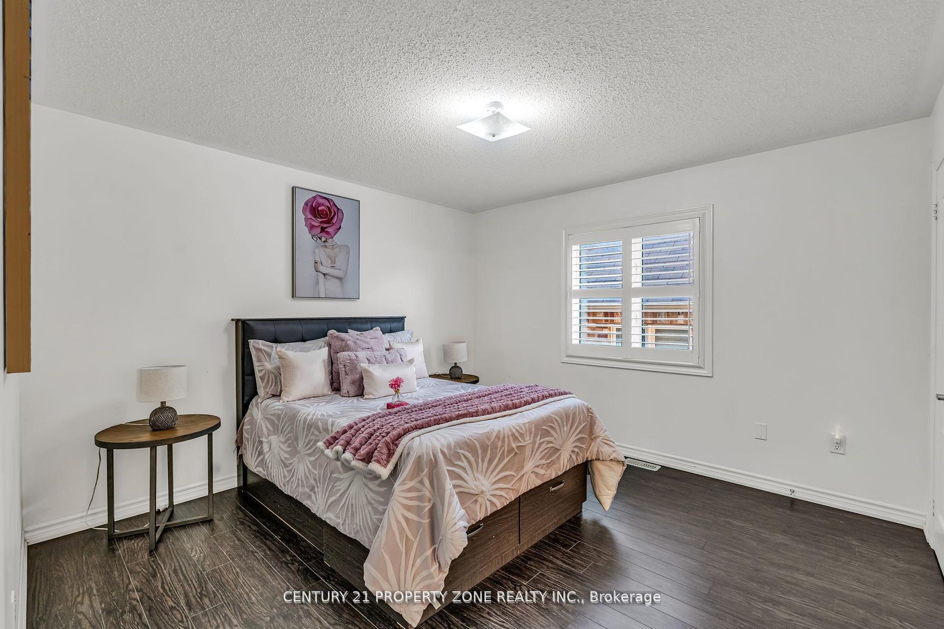 Photo 16 of 8 Young Garden Crescent, Brampton, Credit Valley — HOMEH