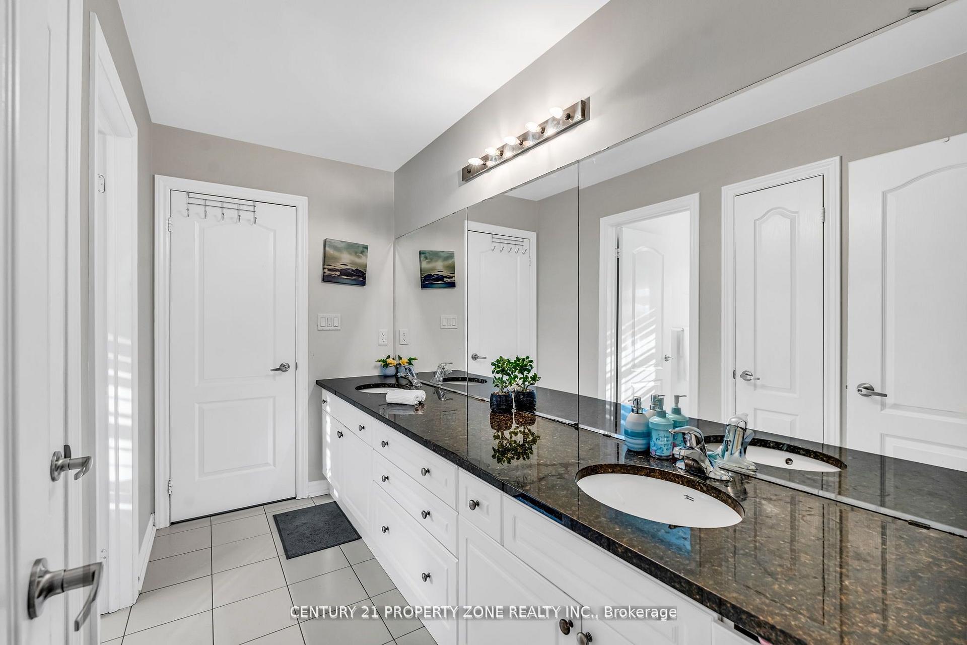 Photo 33 of 8 Young Garden Crescent, Brampton, Credit Valley — HOMEH