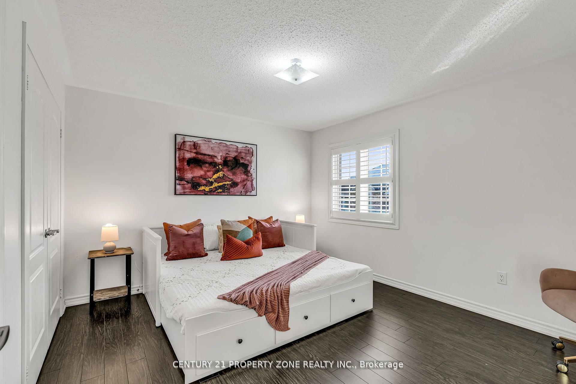 Photo 41 of 8 Young Garden Crescent, Brampton, Credit Valley — HOMEH